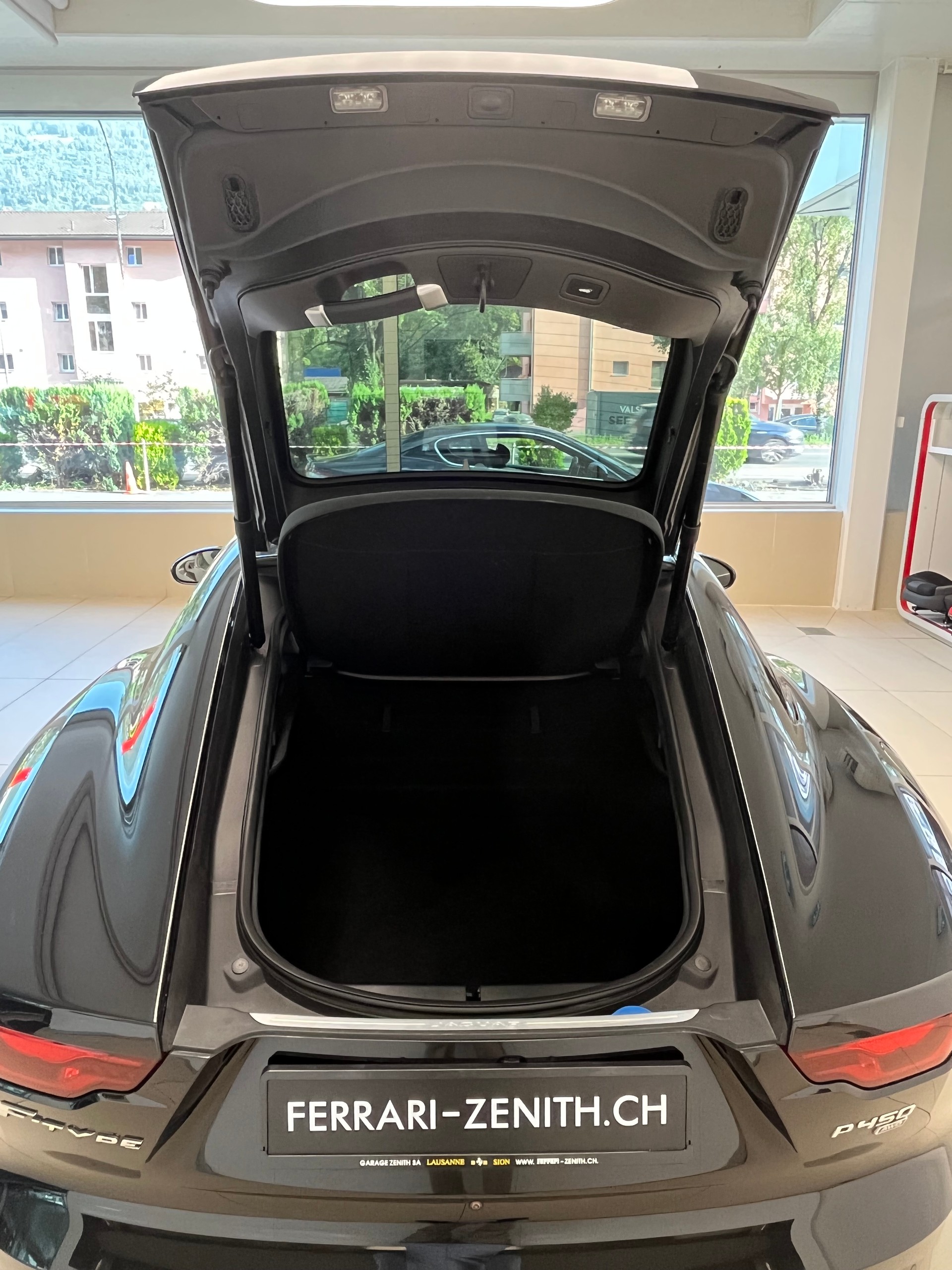JAGUAR F-Type Coupé 5.0 V8 R-Dynamic Black Automatik AWD-image-15