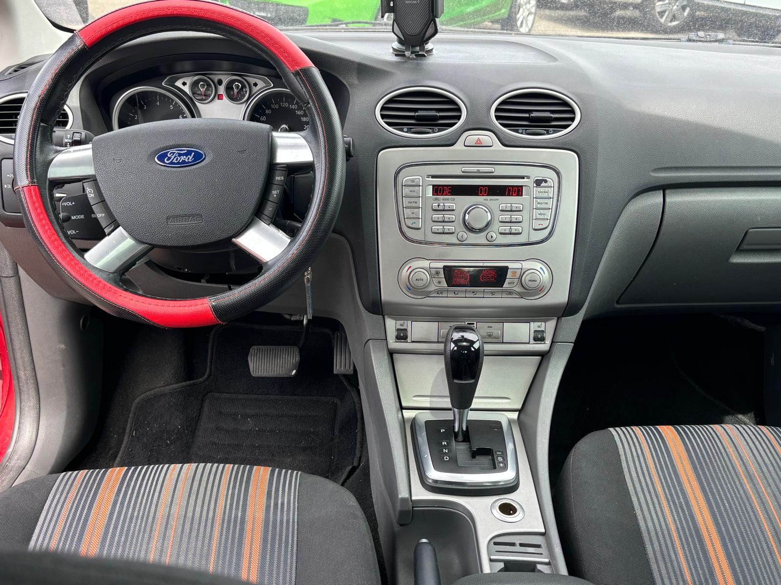 FORD Focus 2.0i Titanium Automatic-image-4