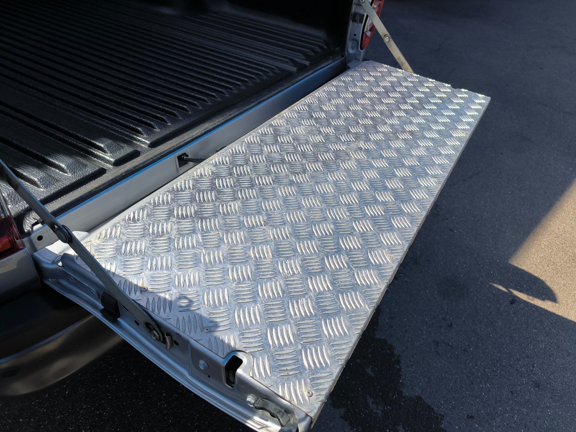 TOYOTA Hilux 2.8D-4D Invincible Double Cab 4x4 A-image-6