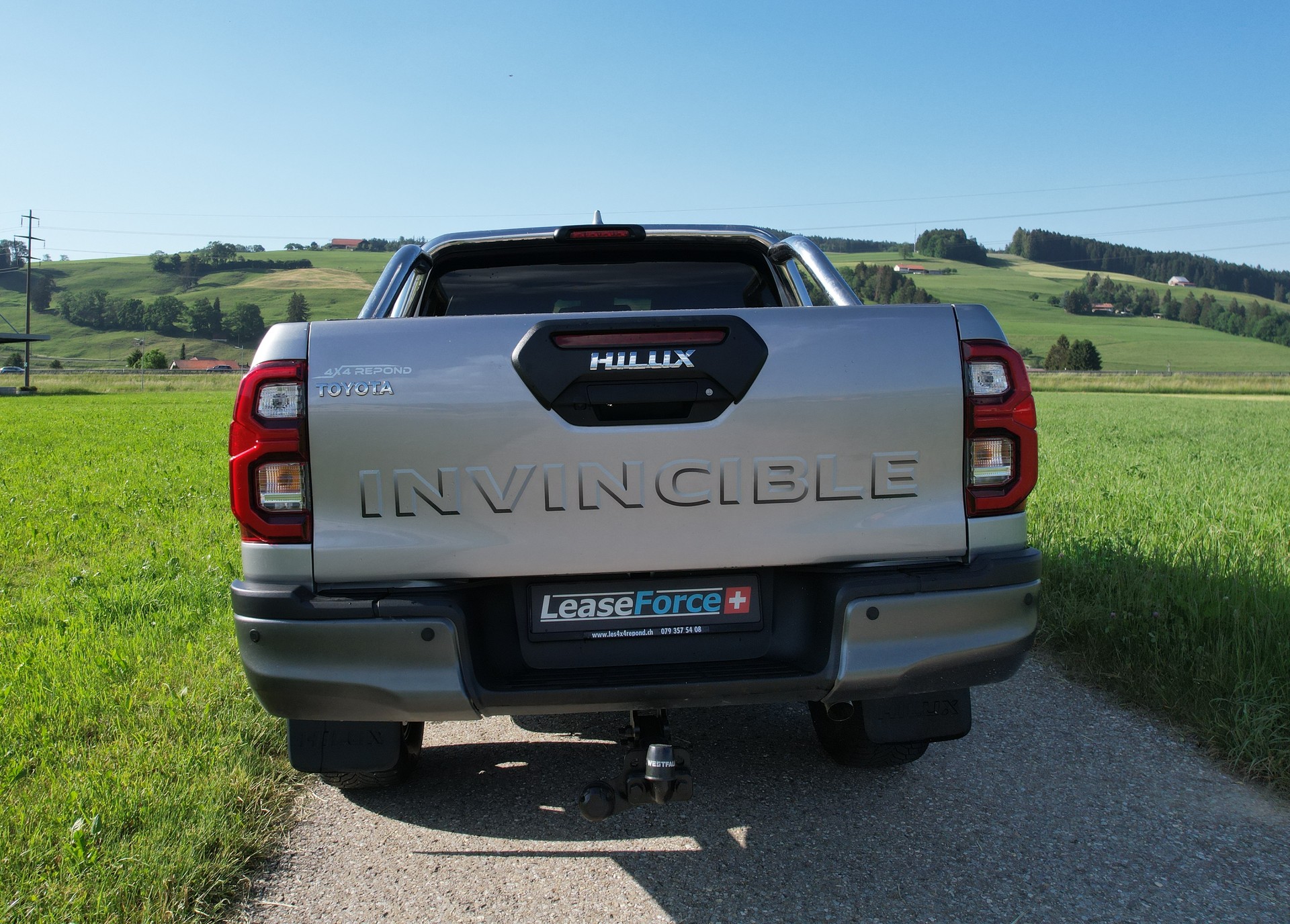 TOYOTA Hilux 2.8D-4D Invincible Double Cab 4x4 A-image-15
