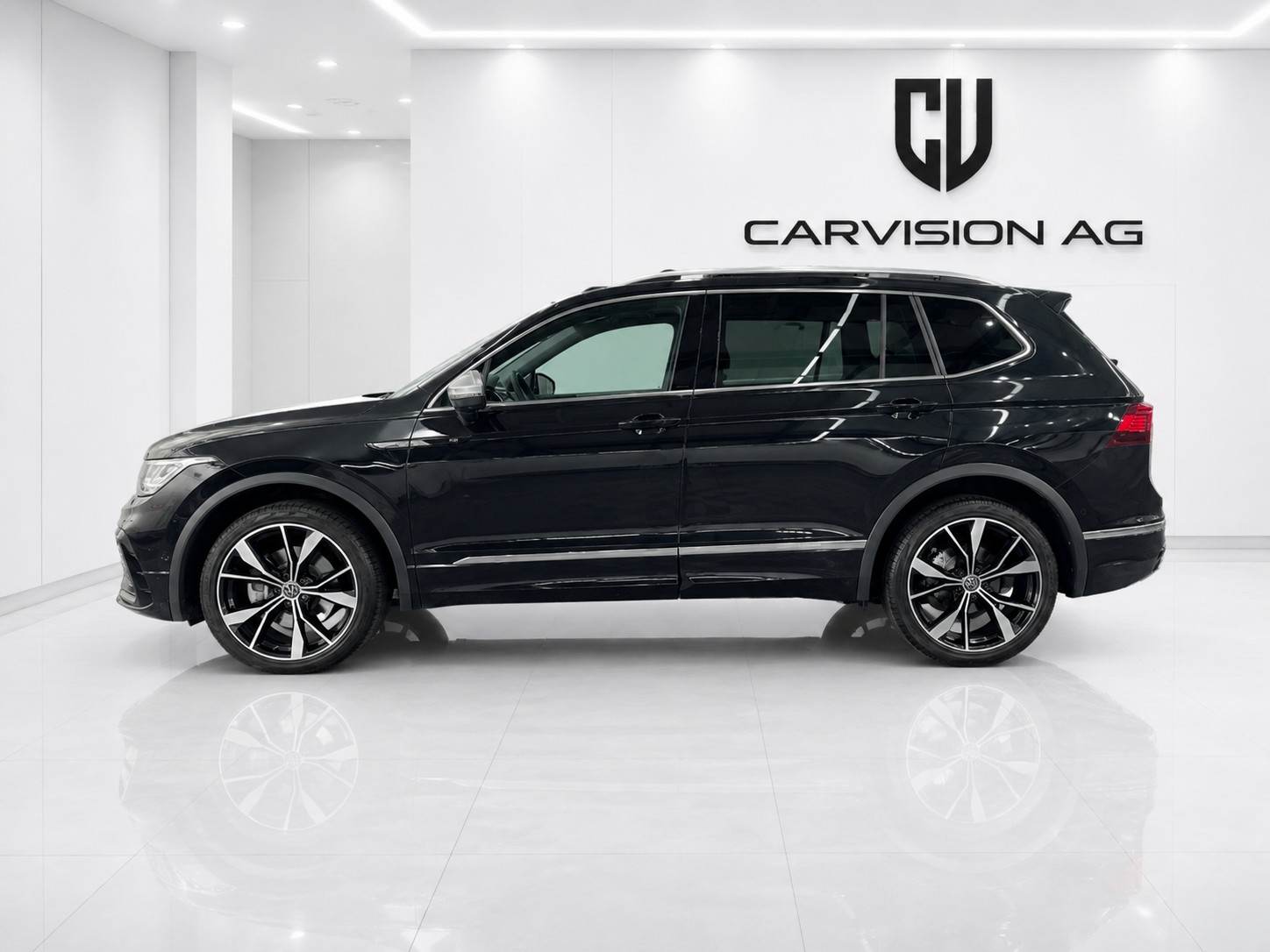 VW Tiguan Allspace 2.0 TDI SCR R-Line 4Motion DSG * 7-Plätzer * Panorama-Glasdach * Anhängerkupplung *-image-3