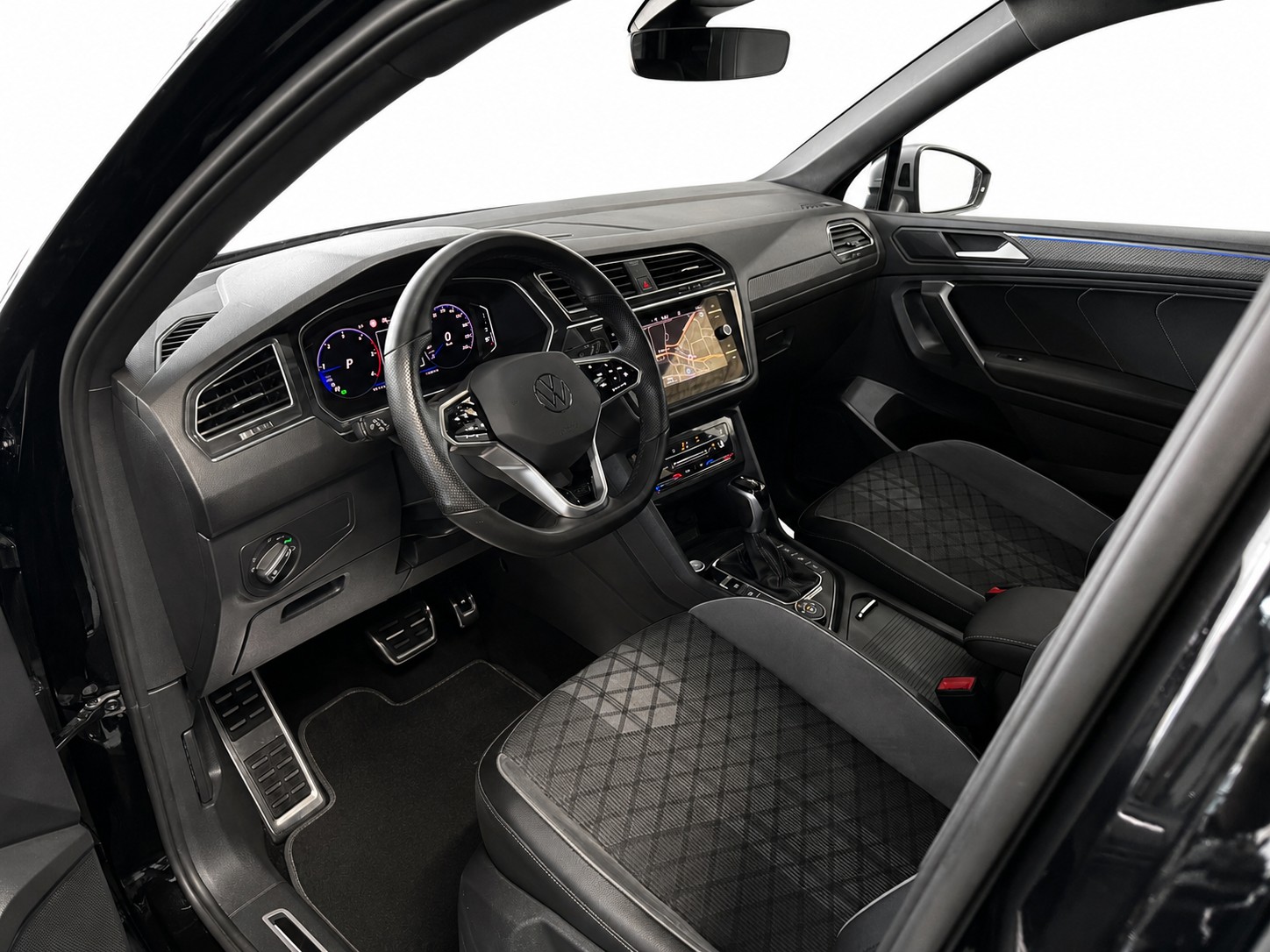 VW Tiguan Allspace 2.0 TDI SCR R-Line 4Motion DSG * 7-Plätzer * Panorama-Glasdach * Anhängerkupplung *-image-8