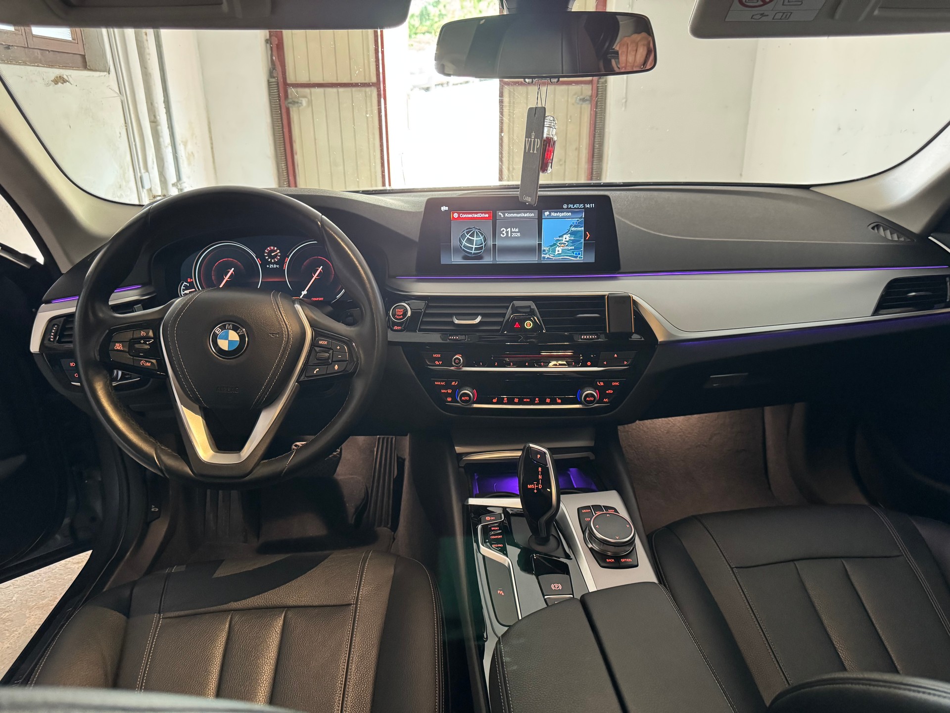 BMW 540i xDrive Luxury Line Steptronic-image-8