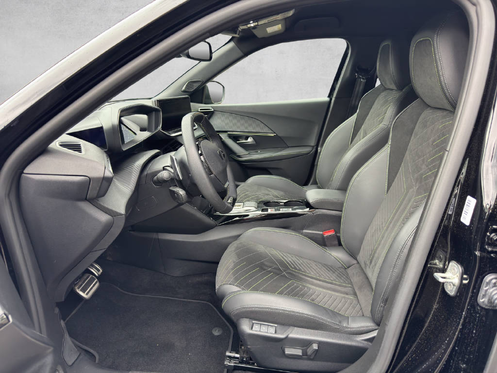 PEUGEOT 2008 1.2 PureTech 130 GT-image-7