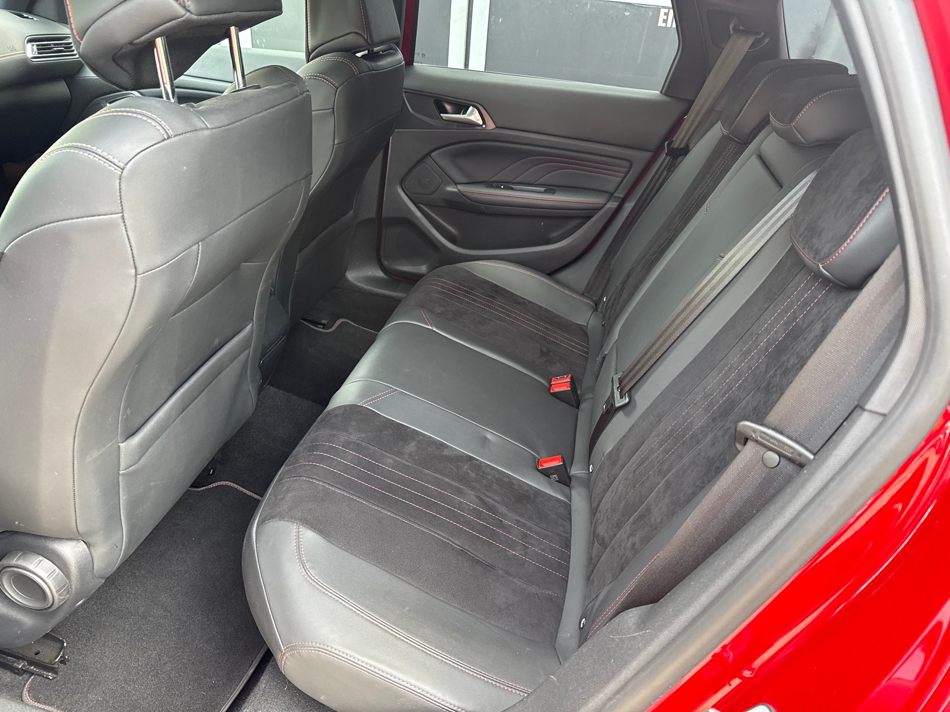 PEUGEOT 308 SW 2.0 BlueHDI GT EAT8-image-14