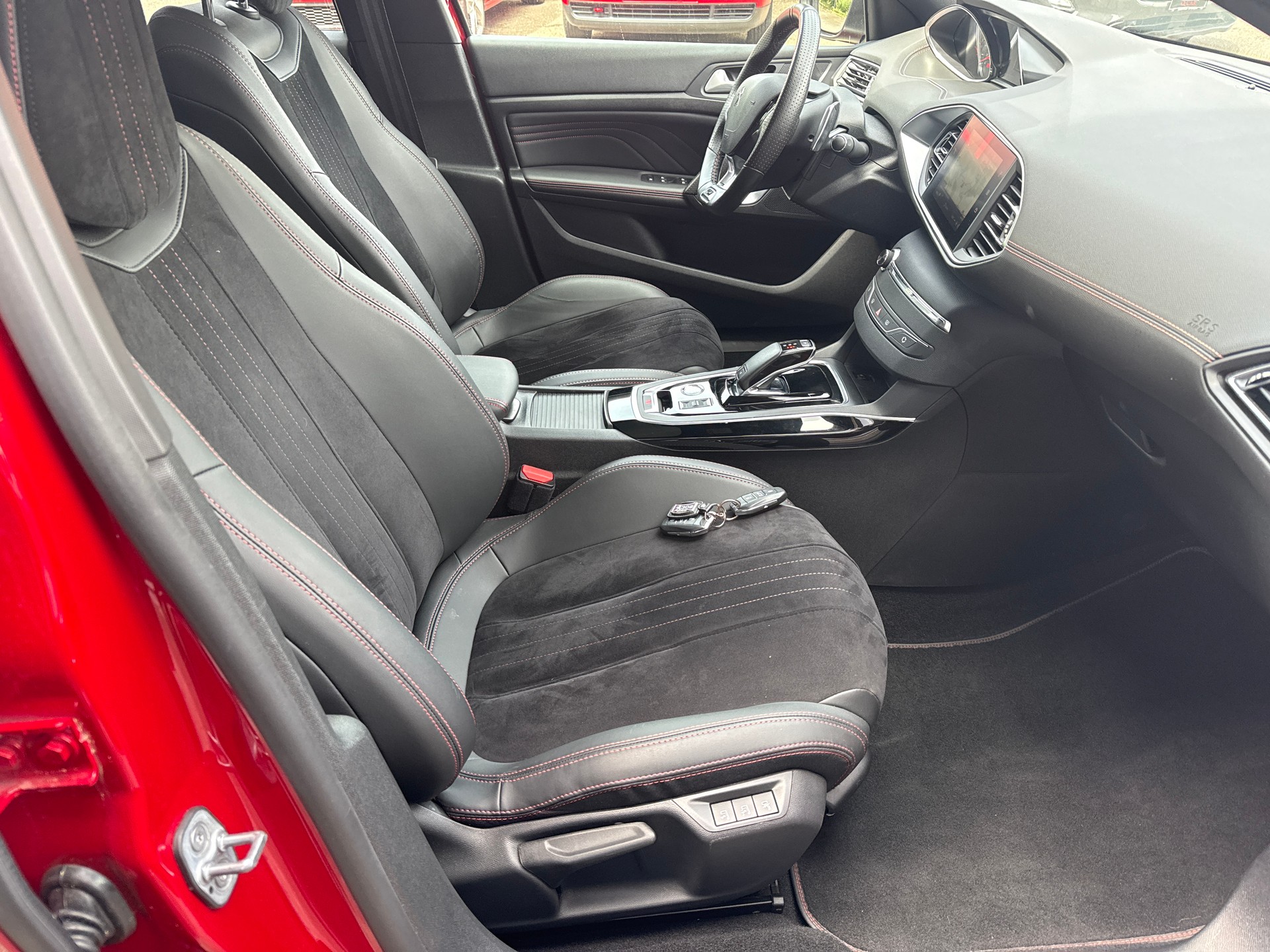 PEUGEOT 308 SW 2.0 BlueHDI GT EAT8-image-9