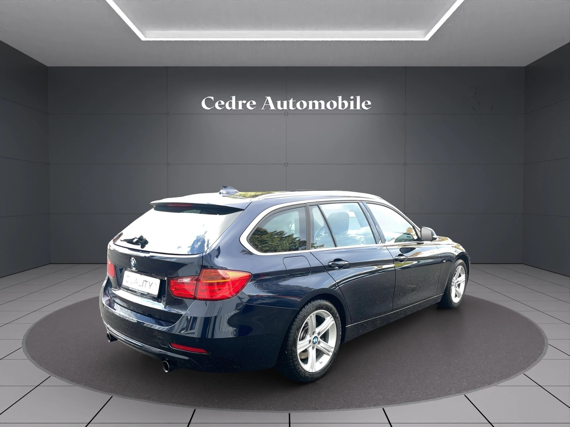 BMW 335i xDrive Touring Sport Line Steptronic-showroom-element-2