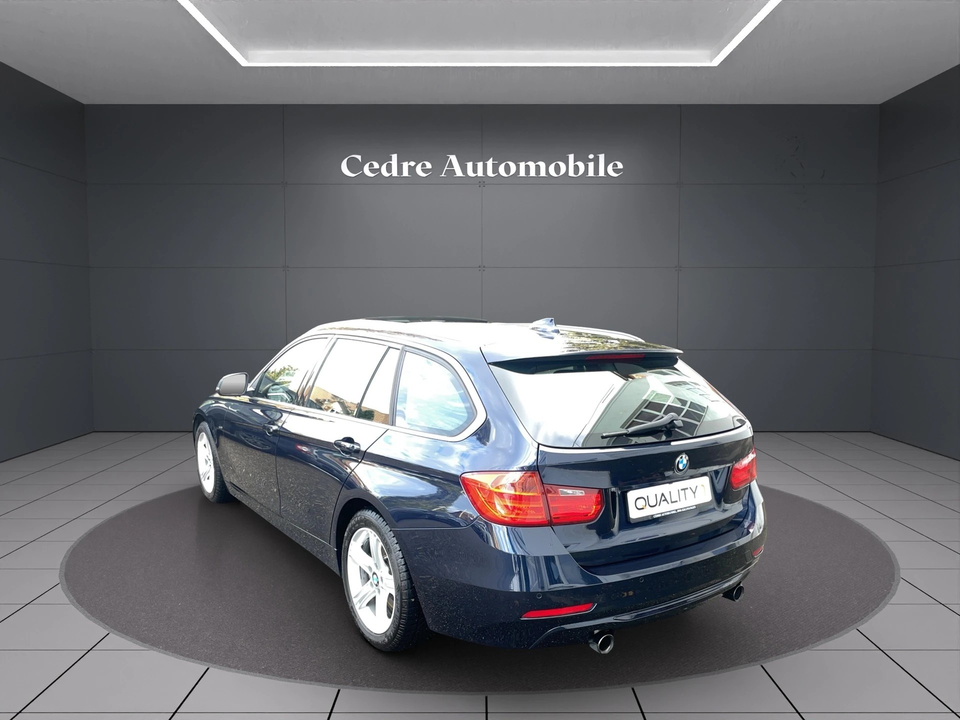 BMW 335i xDrive Touring Sport Line Steptronic-showroom-element-3