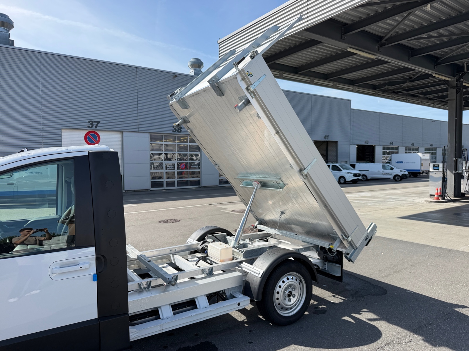IVECO eMoovy mit FABA Kipper K4 2700-image-15