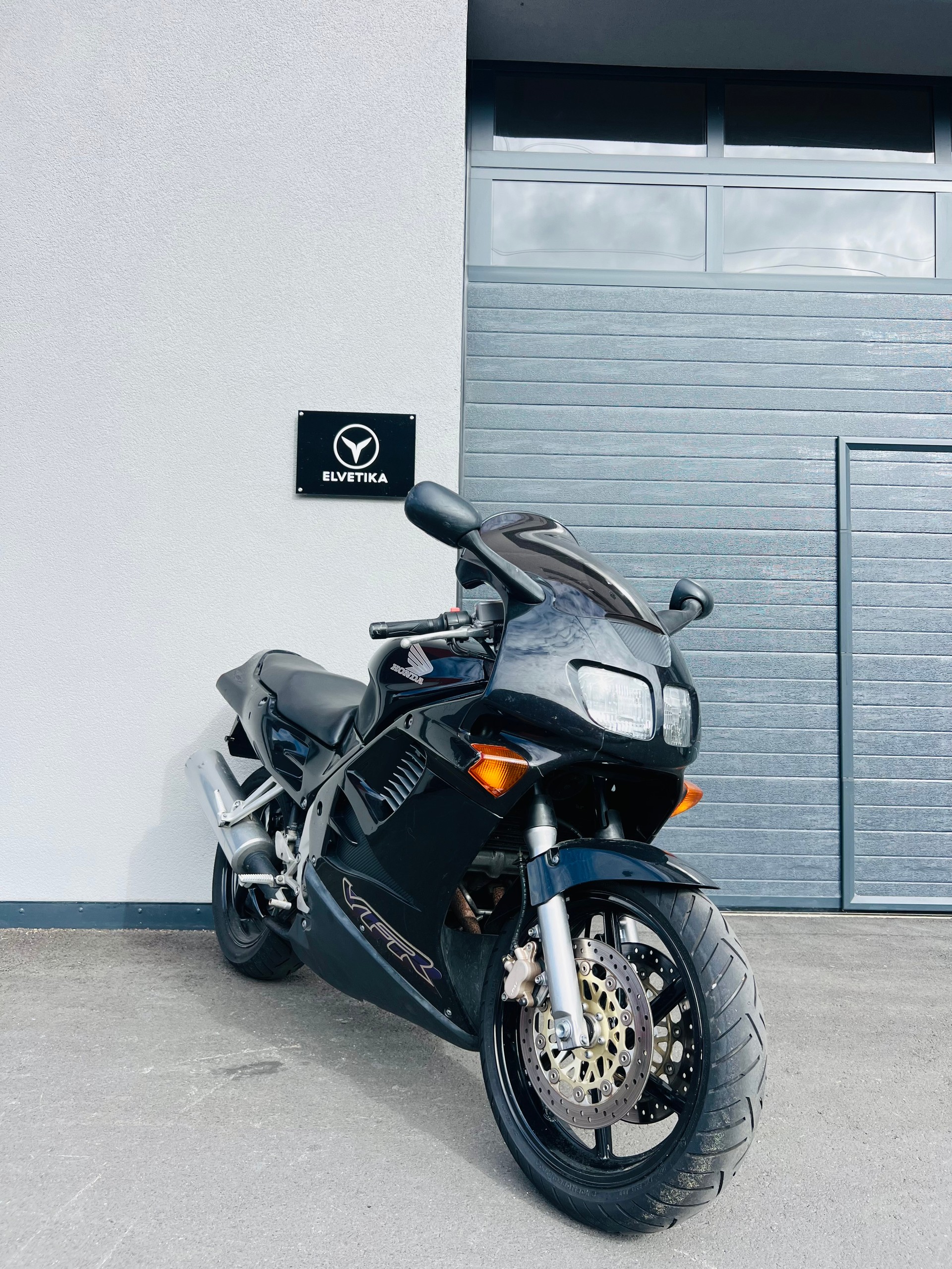 HONDA VFR 750 F R-V-image-2
