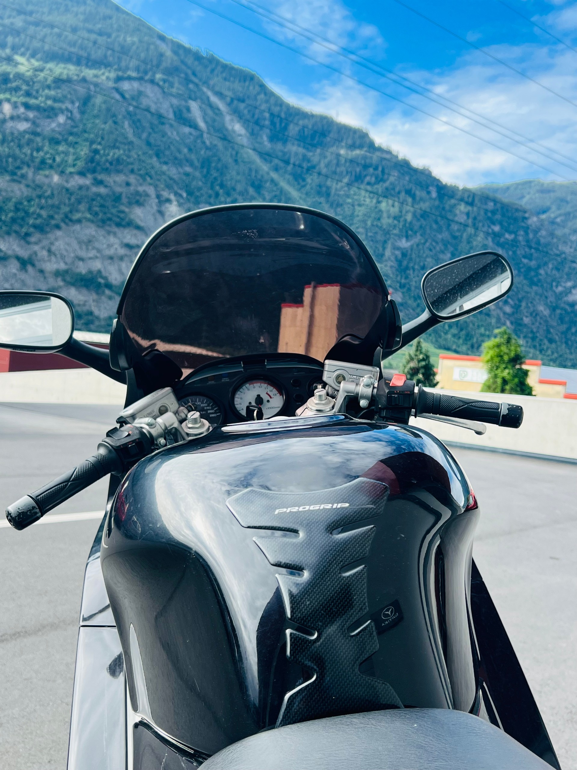 HONDA VFR 750 F R-V-image-7