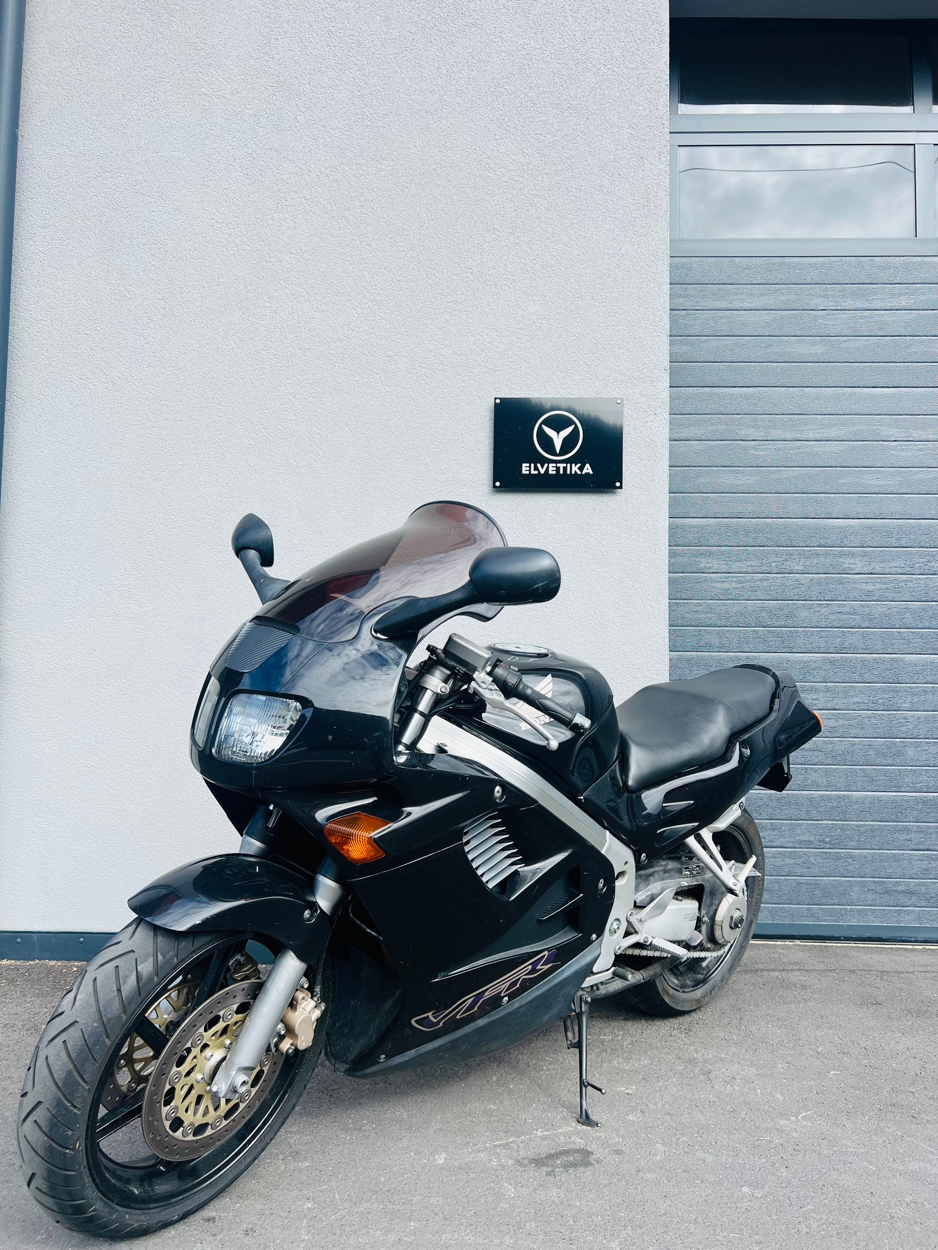 HONDA VFR 750 F R-V-image-4