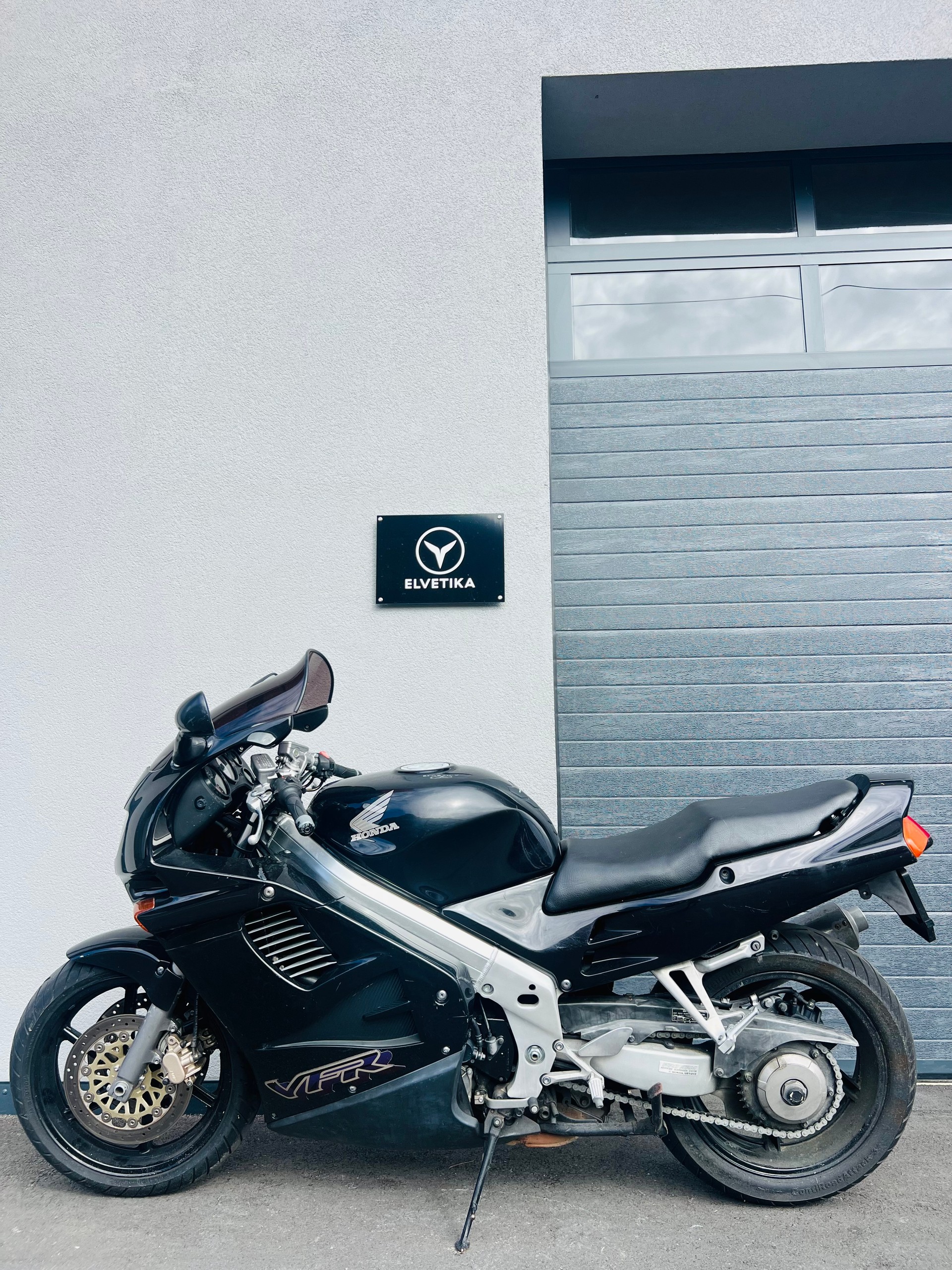 HONDA VFR 750 F R-V-image-3
