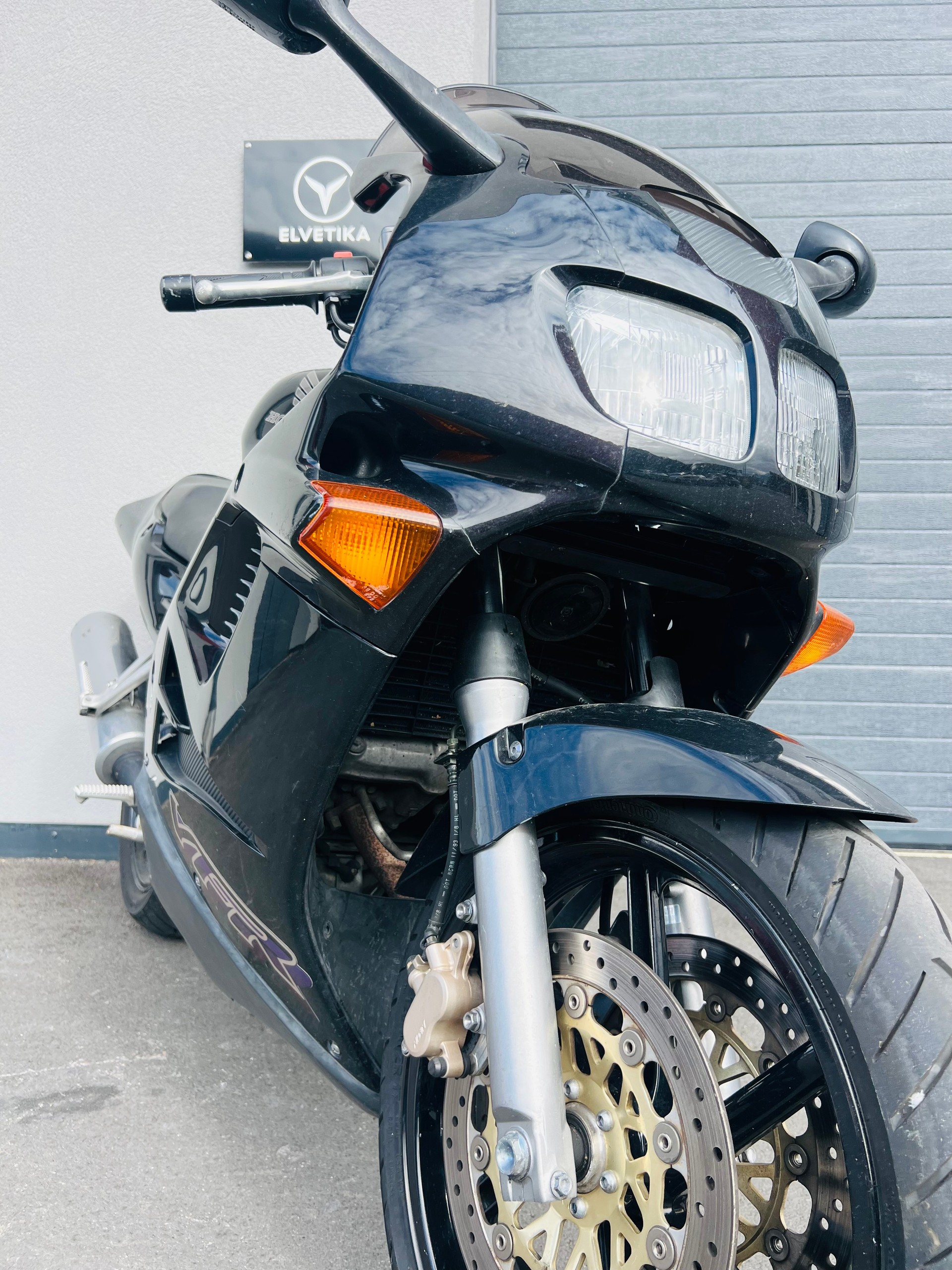 HONDA VFR 750 F R-V-image-1