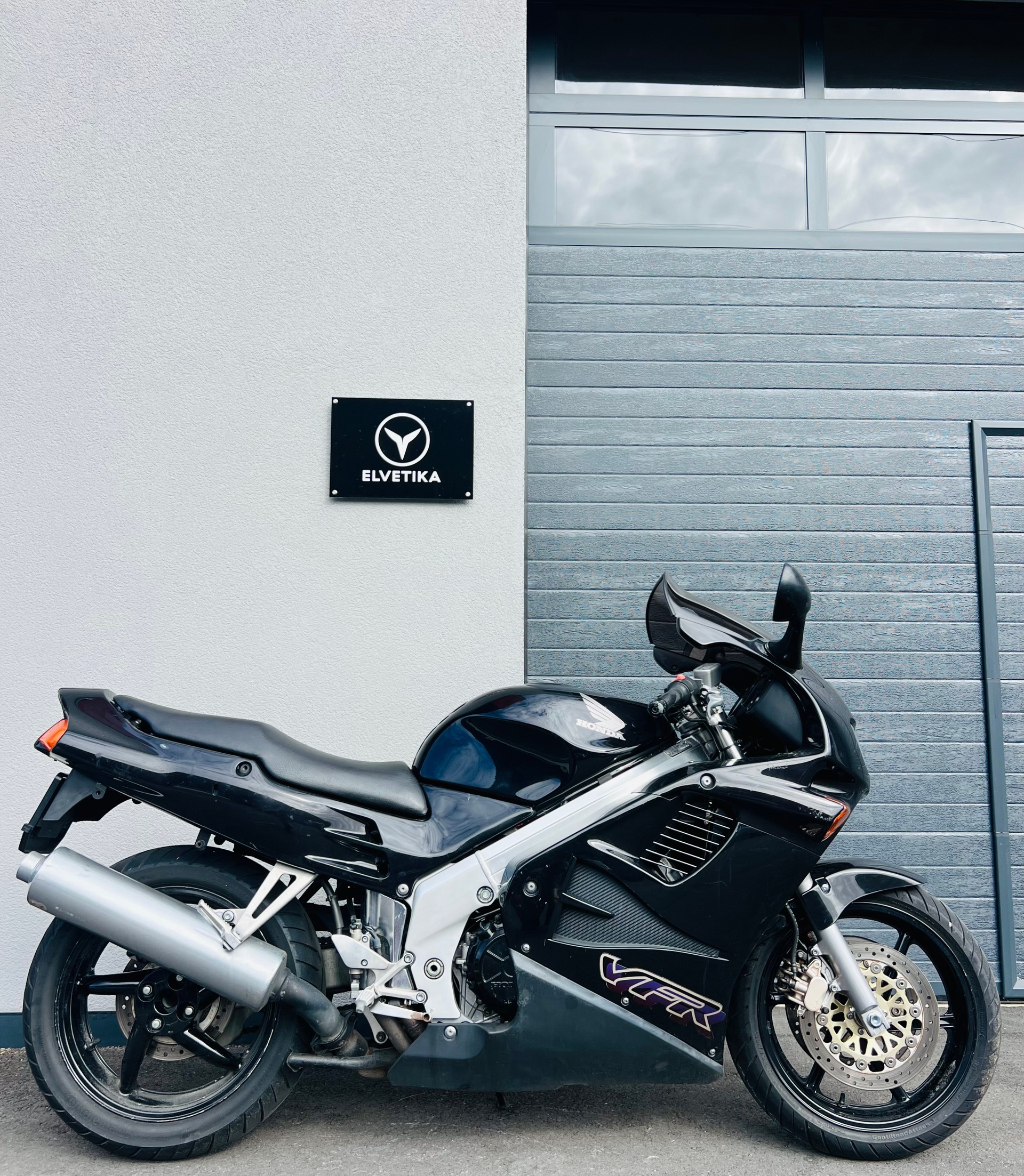 HONDA VFR 750 F R-V-image-0