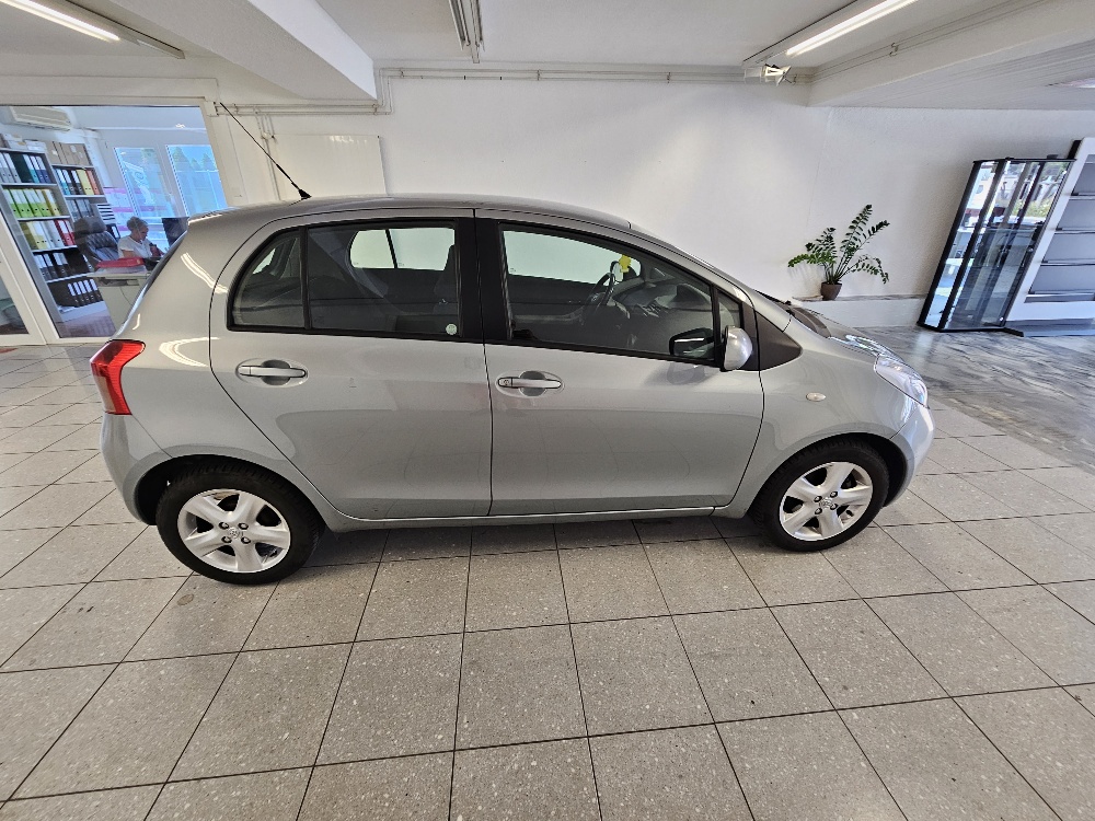 TOYOTA Yaris 1.3 Linea Luna-showroom-element-3