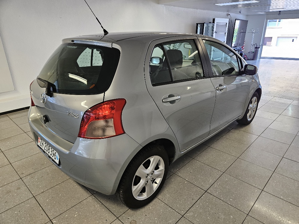TOYOTA Yaris 1.3 Linea Luna-image-4