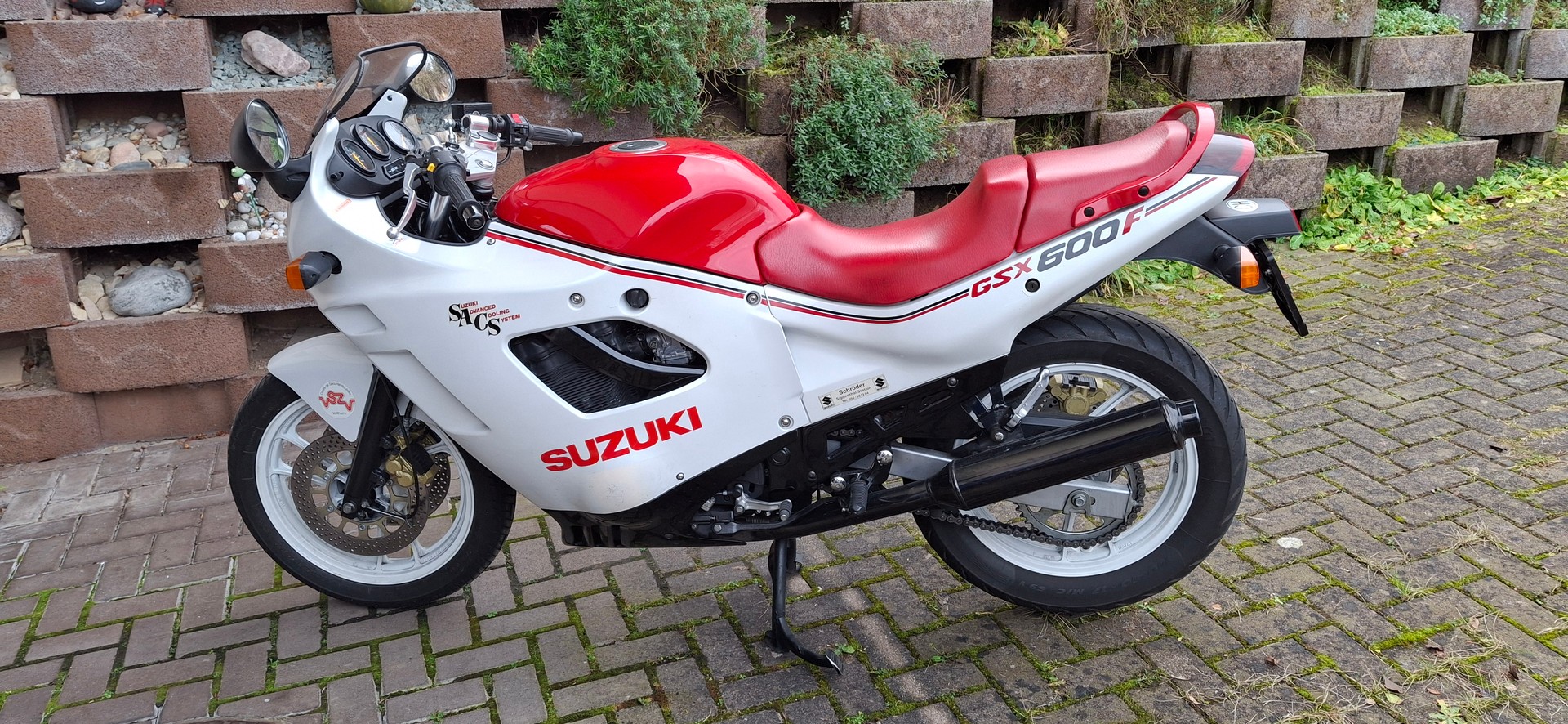 SUZUKI GSX 600 F J-image-0