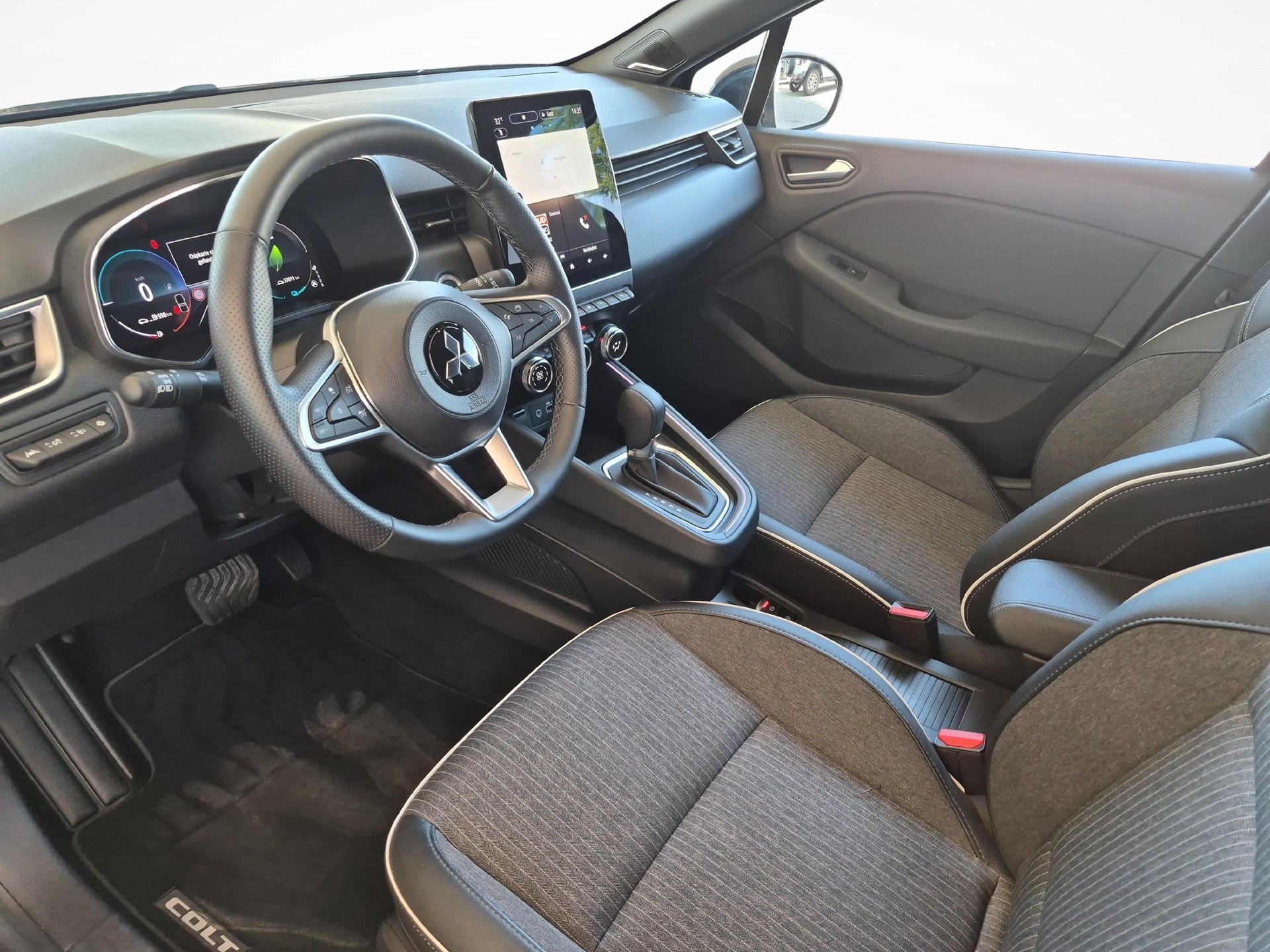 MITSUBISHI Colt 1.6 HEV Instyle-image-12
