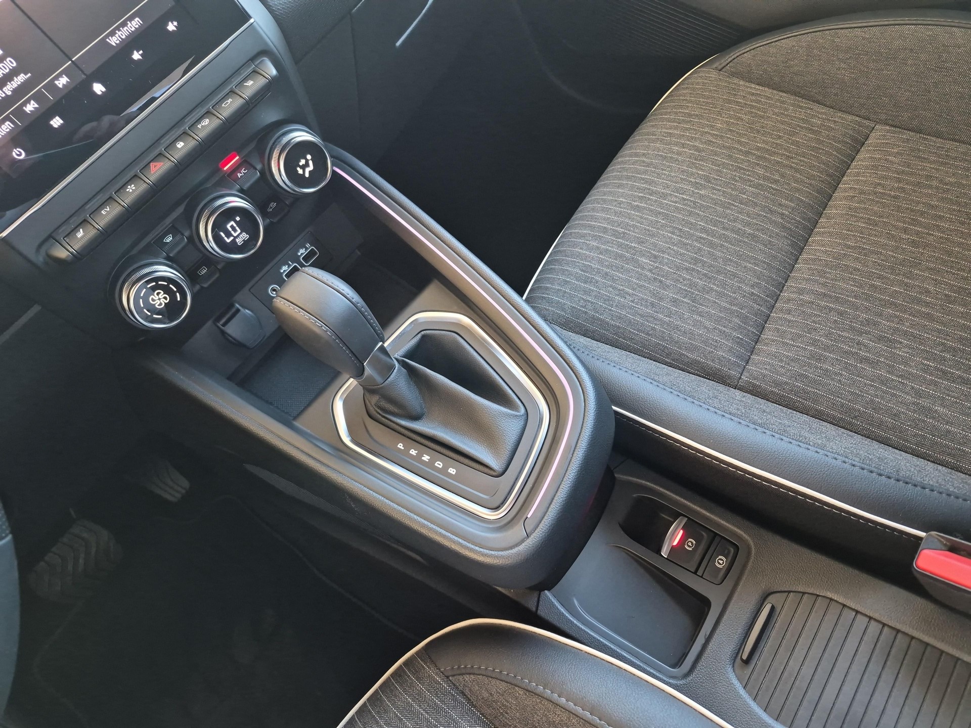 MITSUBISHI Colt 1.6 HEV Instyle-image-15