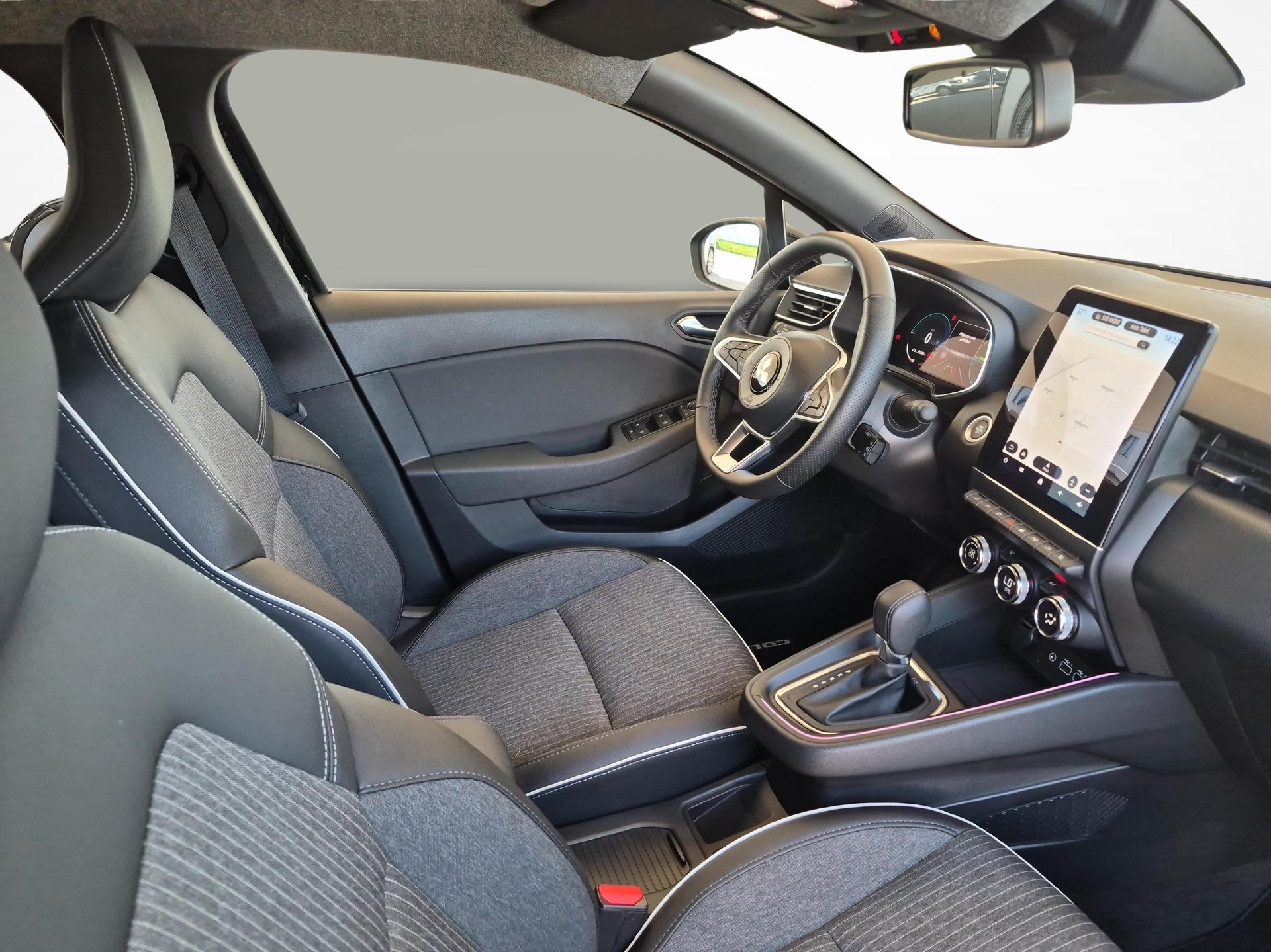 MITSUBISHI Colt 1.6 HEV Instyle-image-9