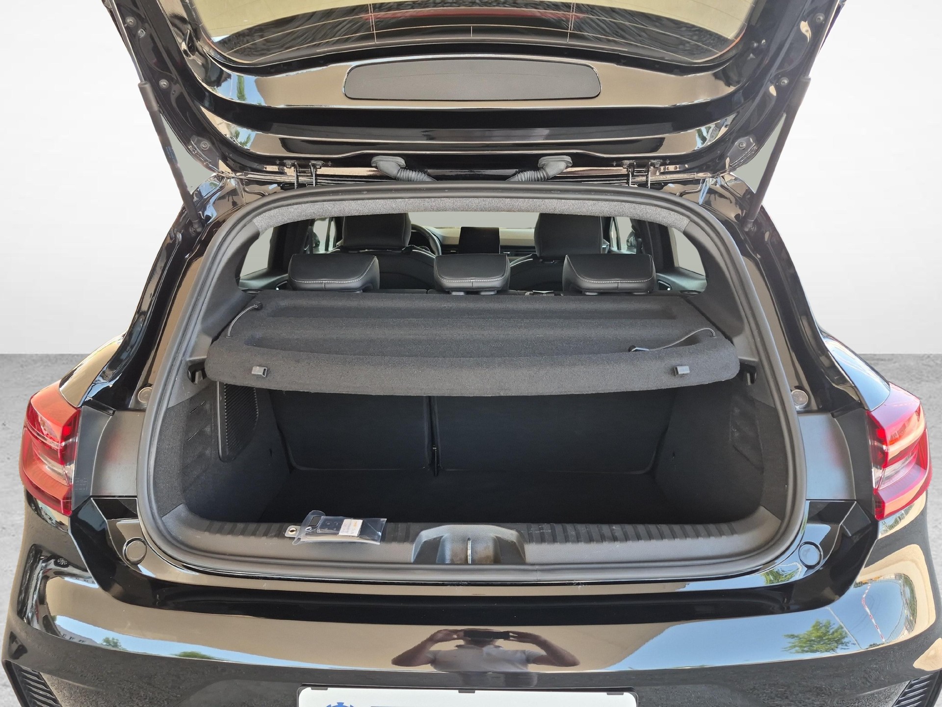 MITSUBISHI Colt 1.6 HEV Instyle-image-11
