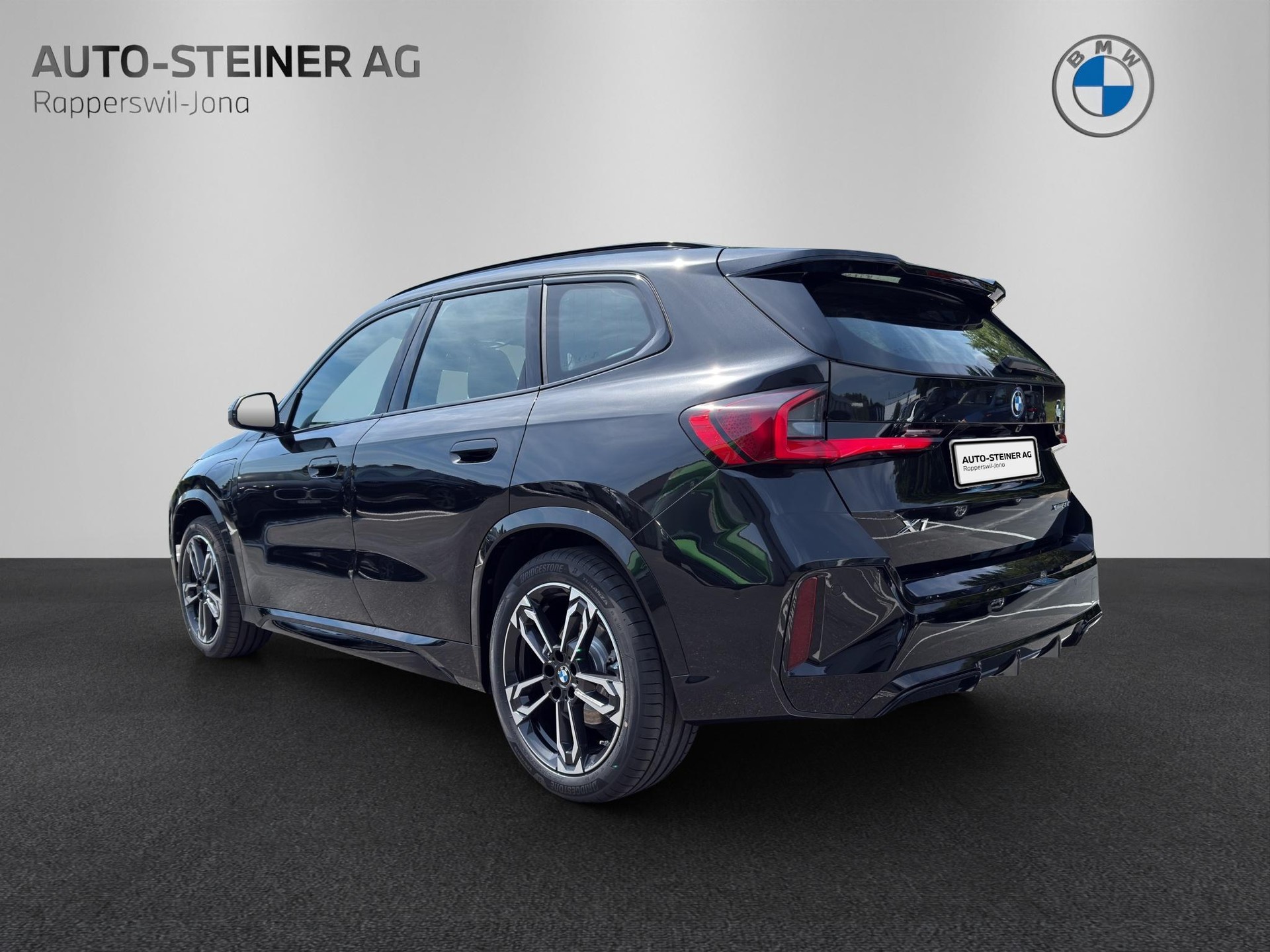 BMW X1 30e xDrive M Sport-showroom-element-2