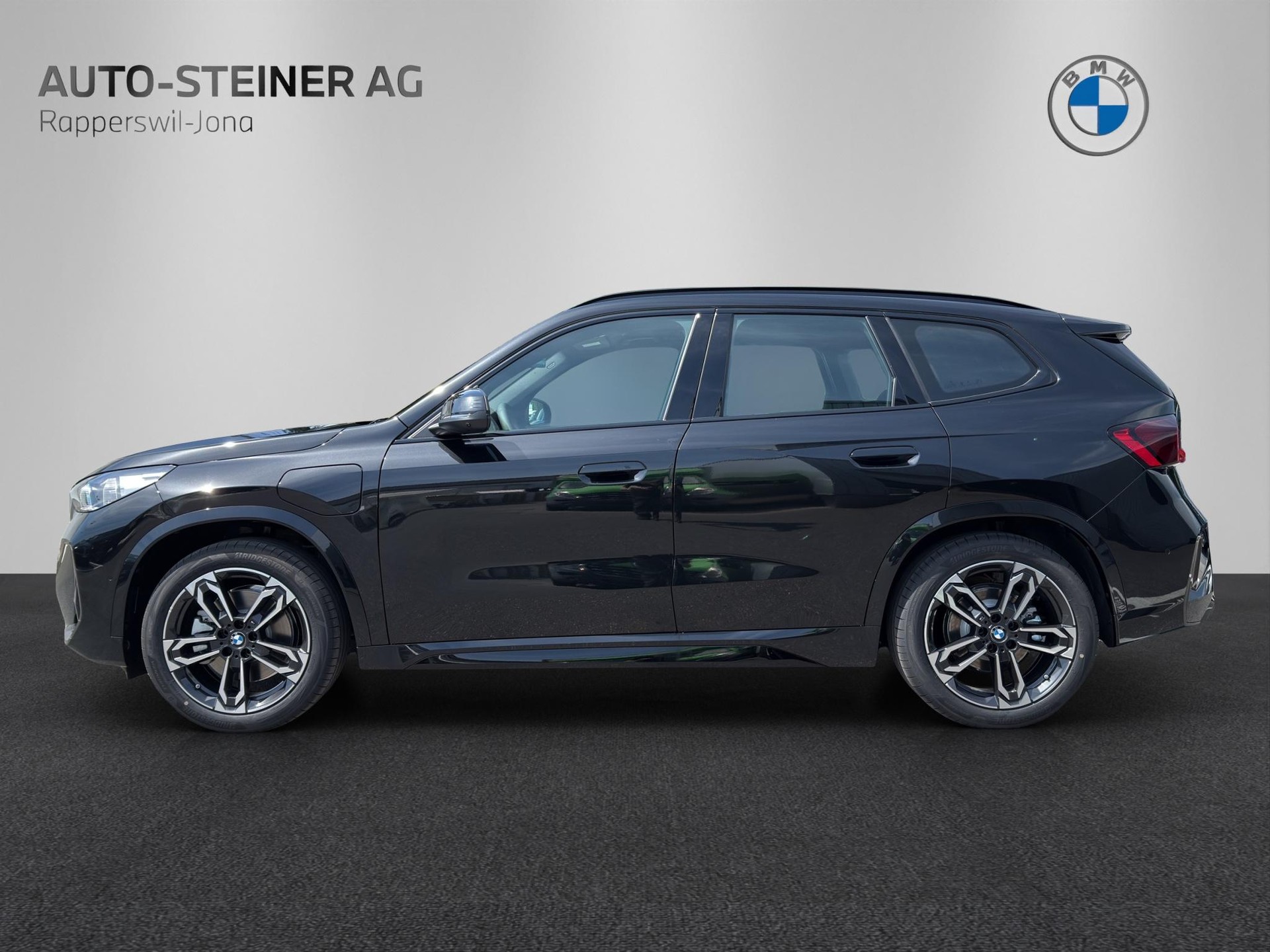 BMW X1 30e xDrive M Sport-showroom-element-1