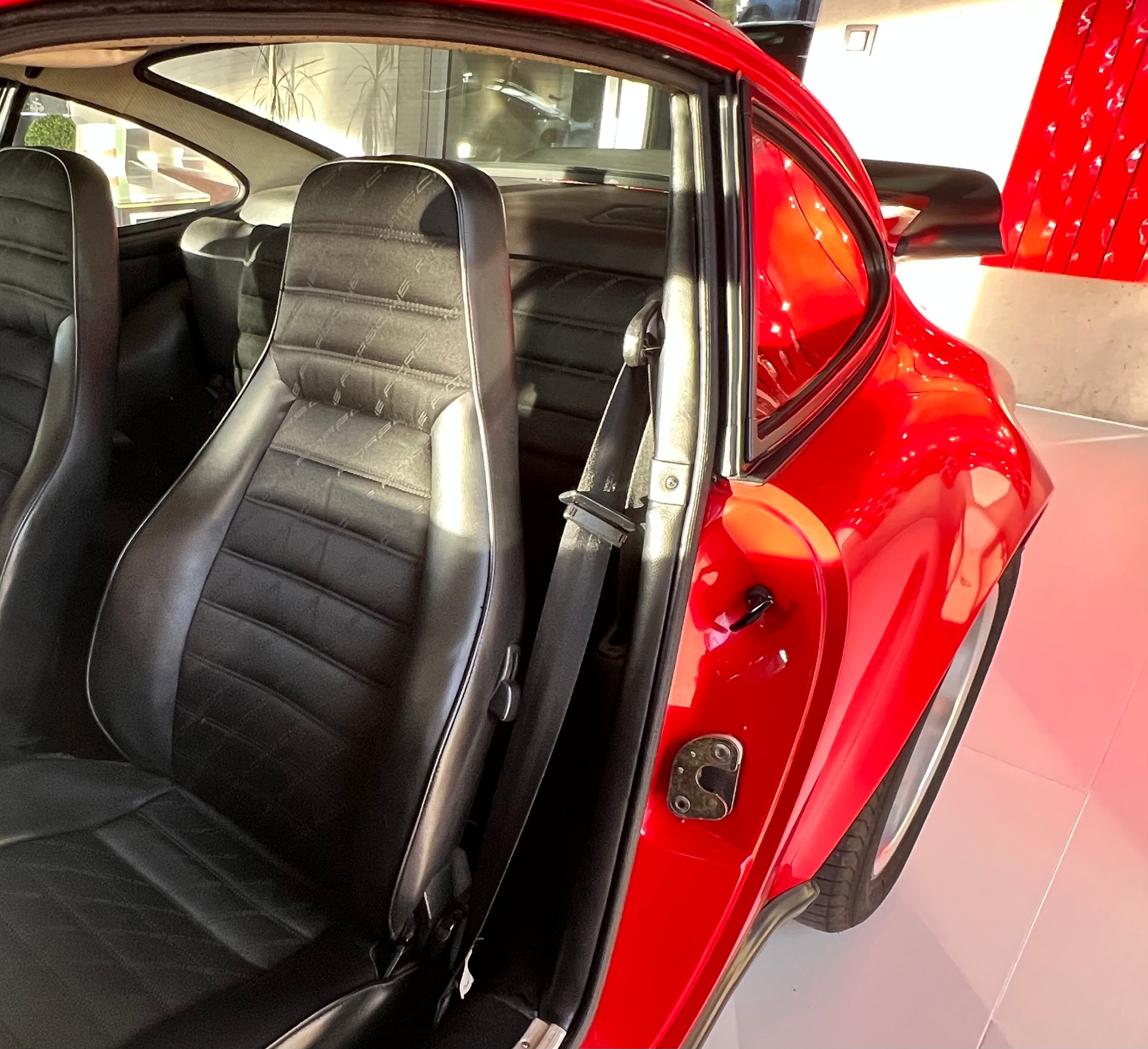 PORSCHE 911 Carrera-image-8