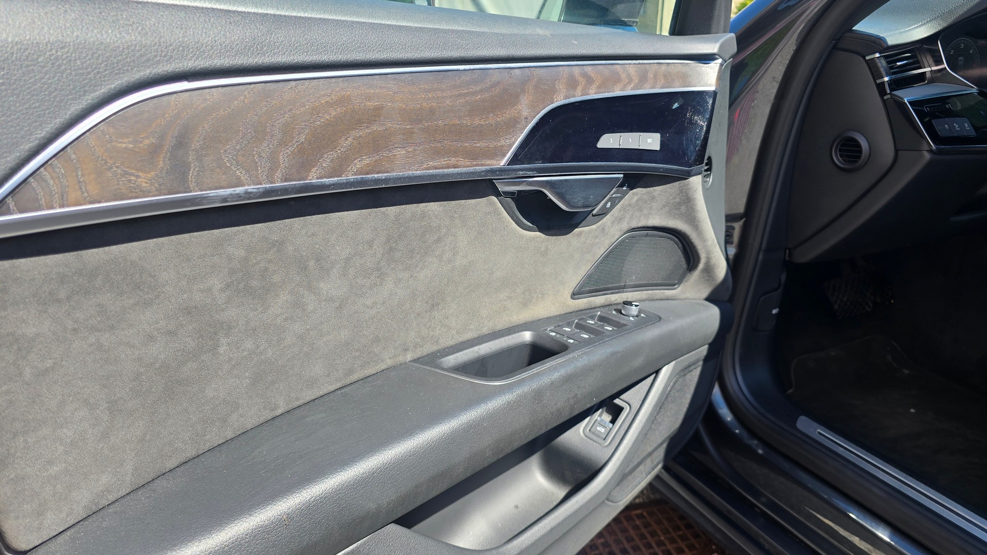 AUDI A8 50 TDI quattro tiptronic-image-12
