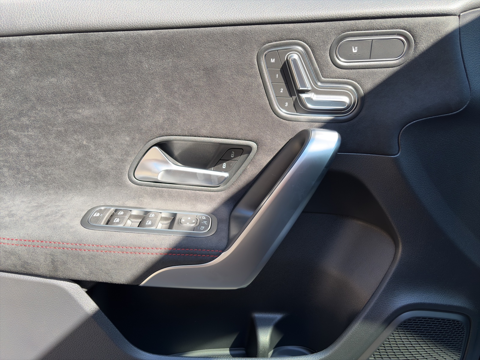 MERCEDES-BENZ A 220 4Matic 8G-DCT-image-7