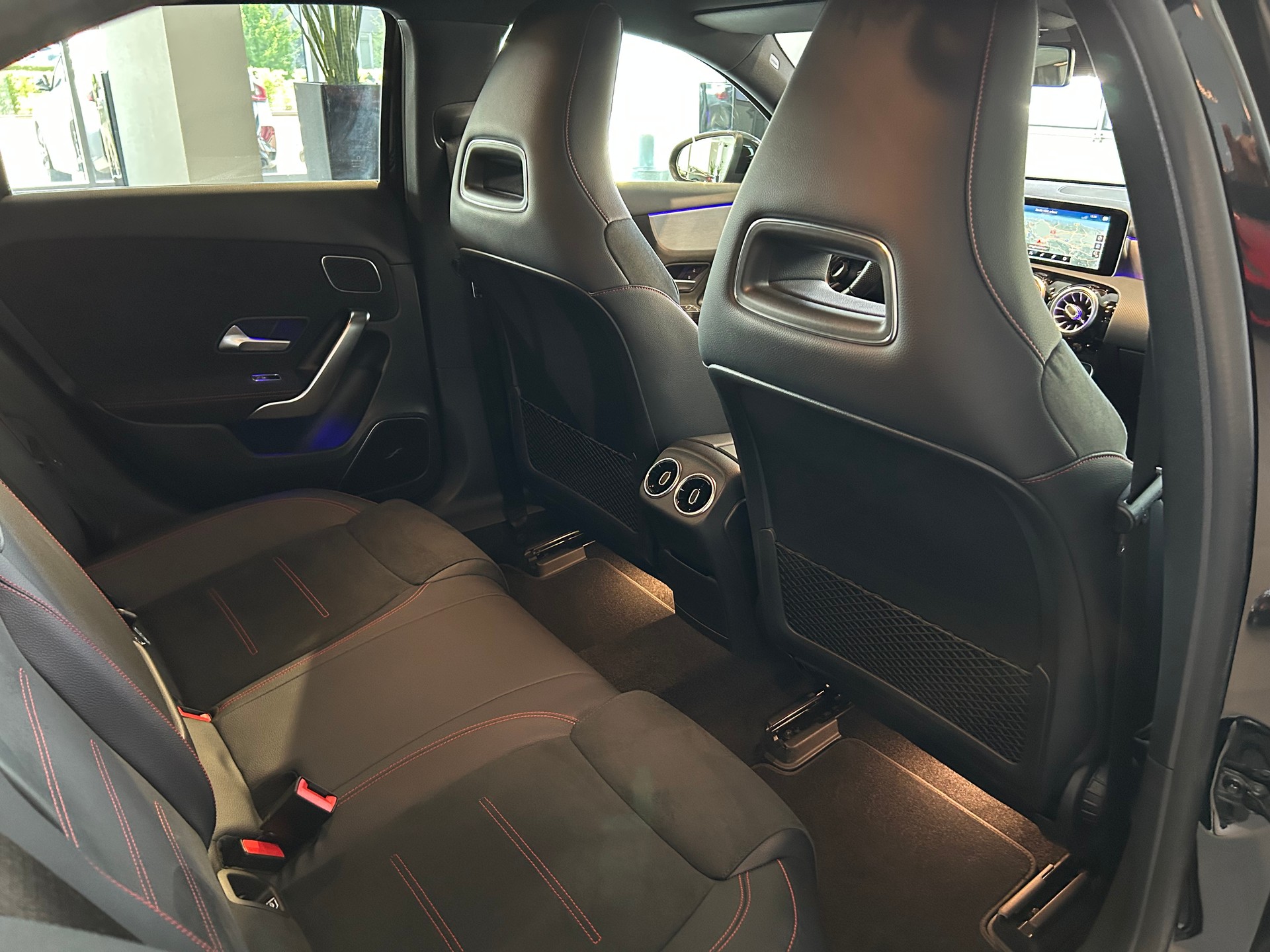 MERCEDES-BENZ A 35 AMG 4Matic Speedshift-image-13