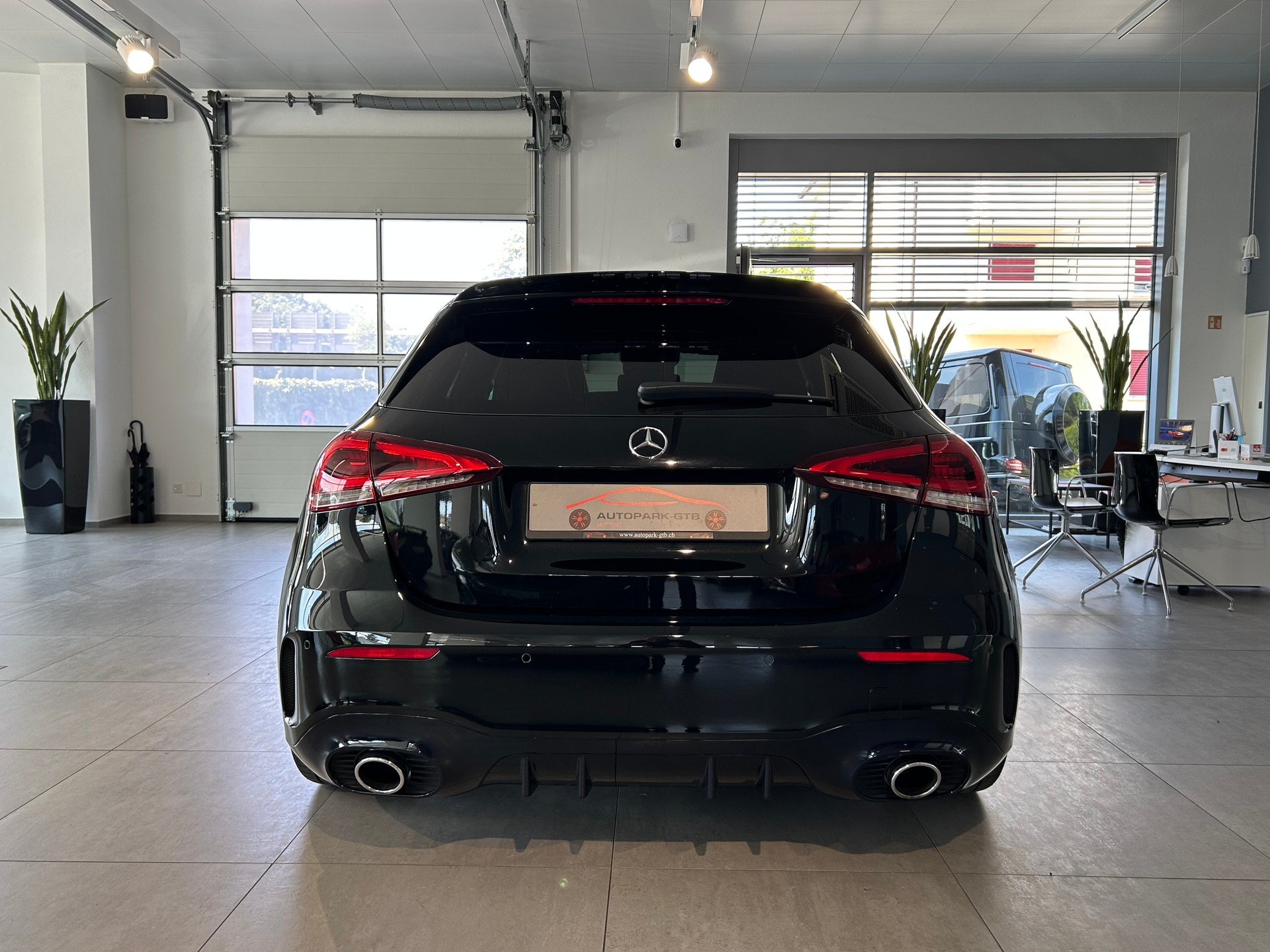 MERCEDES-BENZ A 35 AMG 4Matic Speedshift-image-7