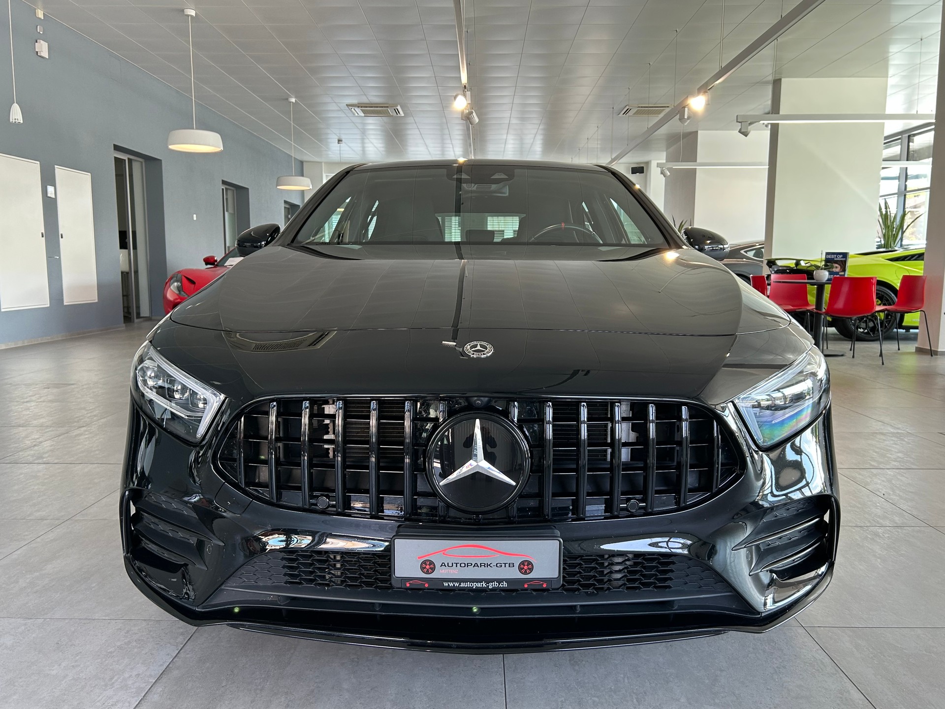 MERCEDES-BENZ A 35 AMG 4Matic Speedshift-showroom-element-3