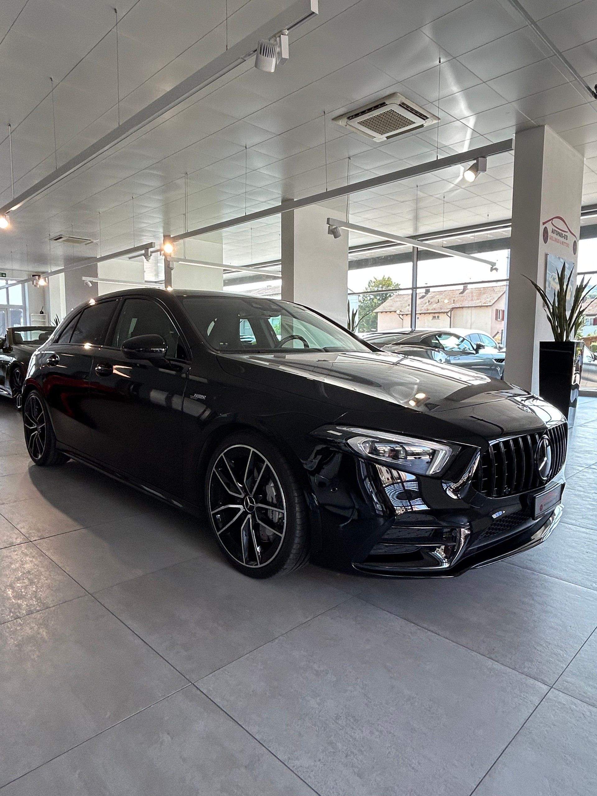 MERCEDES-BENZ A 35 AMG 4Matic Speedshift-showroom-element-1