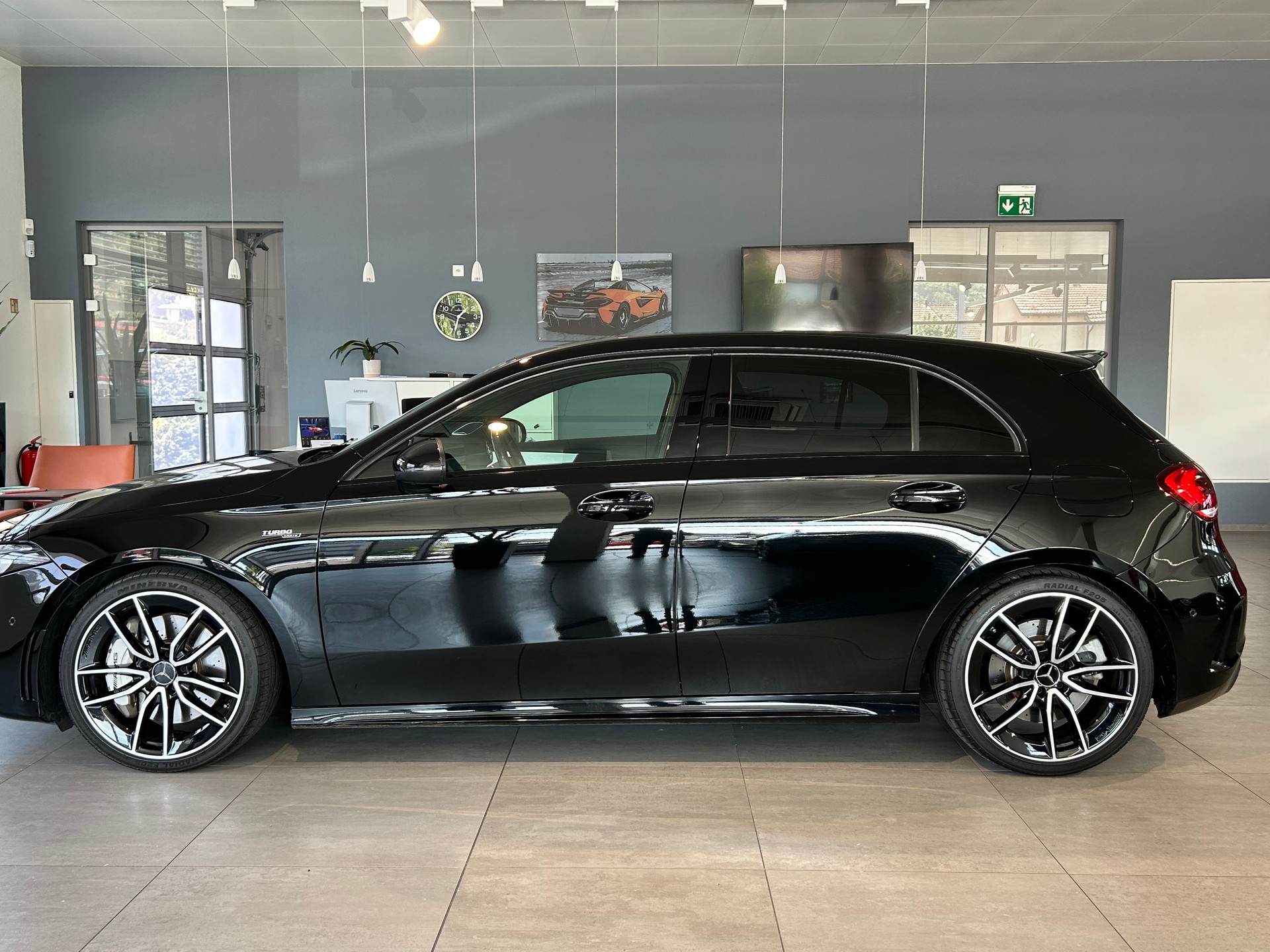 MERCEDES-BENZ A 35 AMG 4Matic Speedshift-image-4