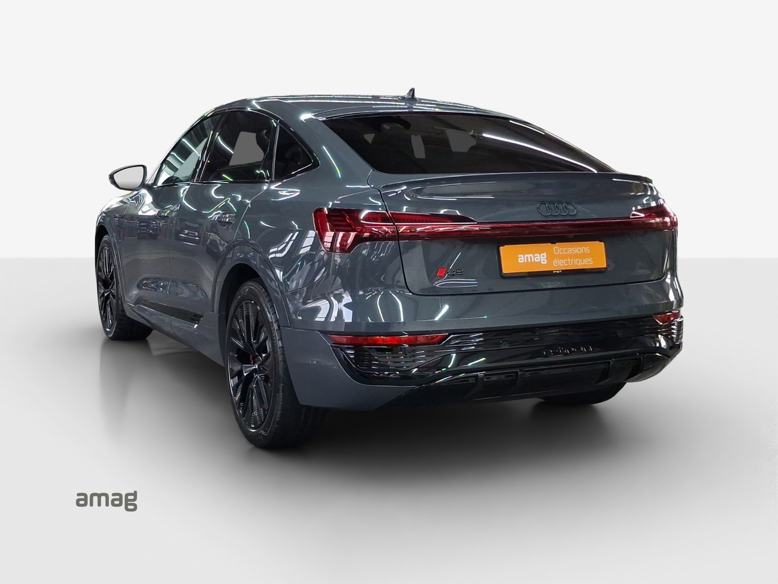 AUDI Q8 Sportback 55 e-tron Black Edition quattro-showroom-element-3