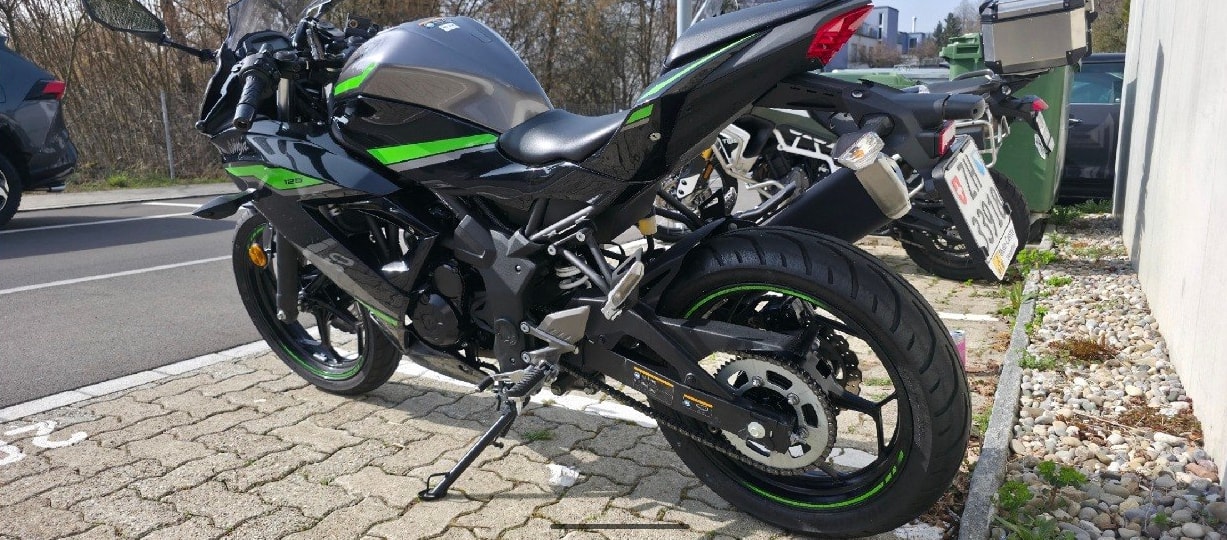 KAWASAKI Ninja 125-image-1
