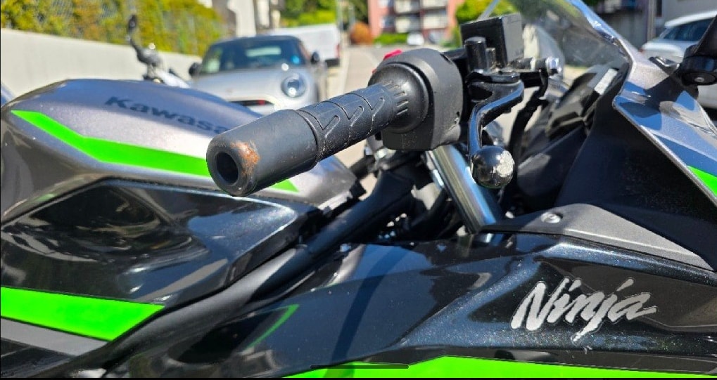 KAWASAKI Ninja 125-image-4