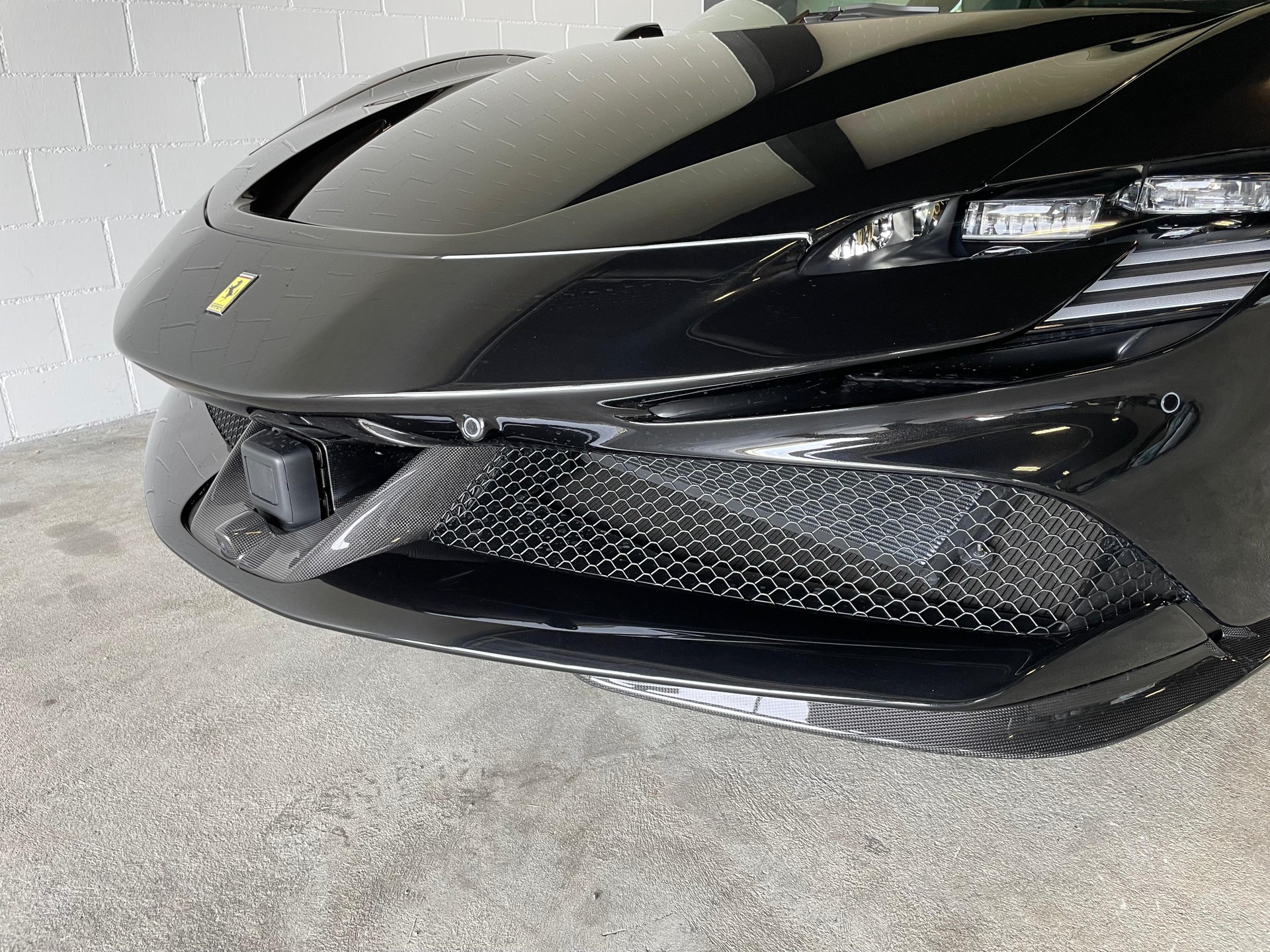 FERRARI SF90 Stradale Full Carbon-showroom-element-2