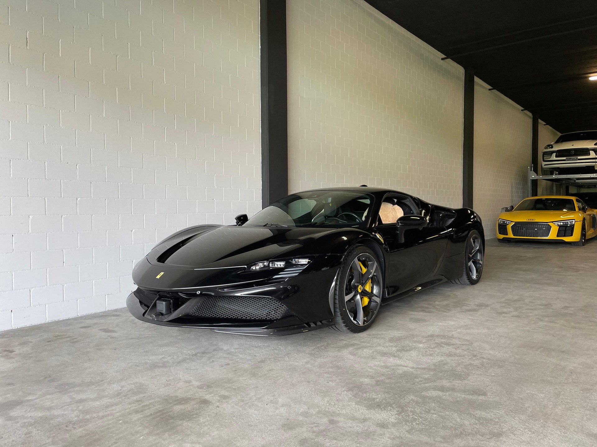 FERRARI SF90 Stradale Full Carbon-showroom-element-1