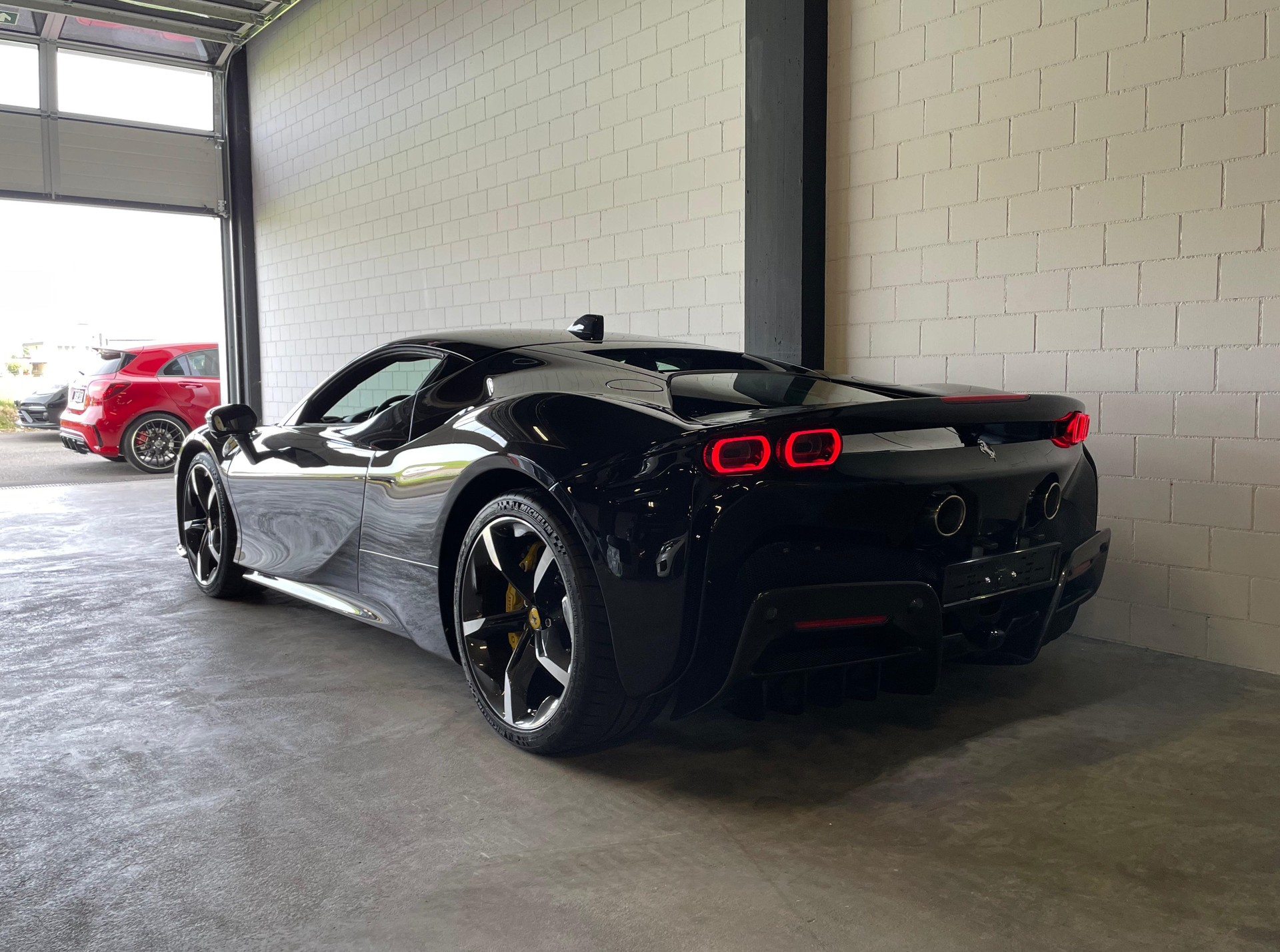 FERRARI SF90 Stradale Full Carbon-showroom-element-3