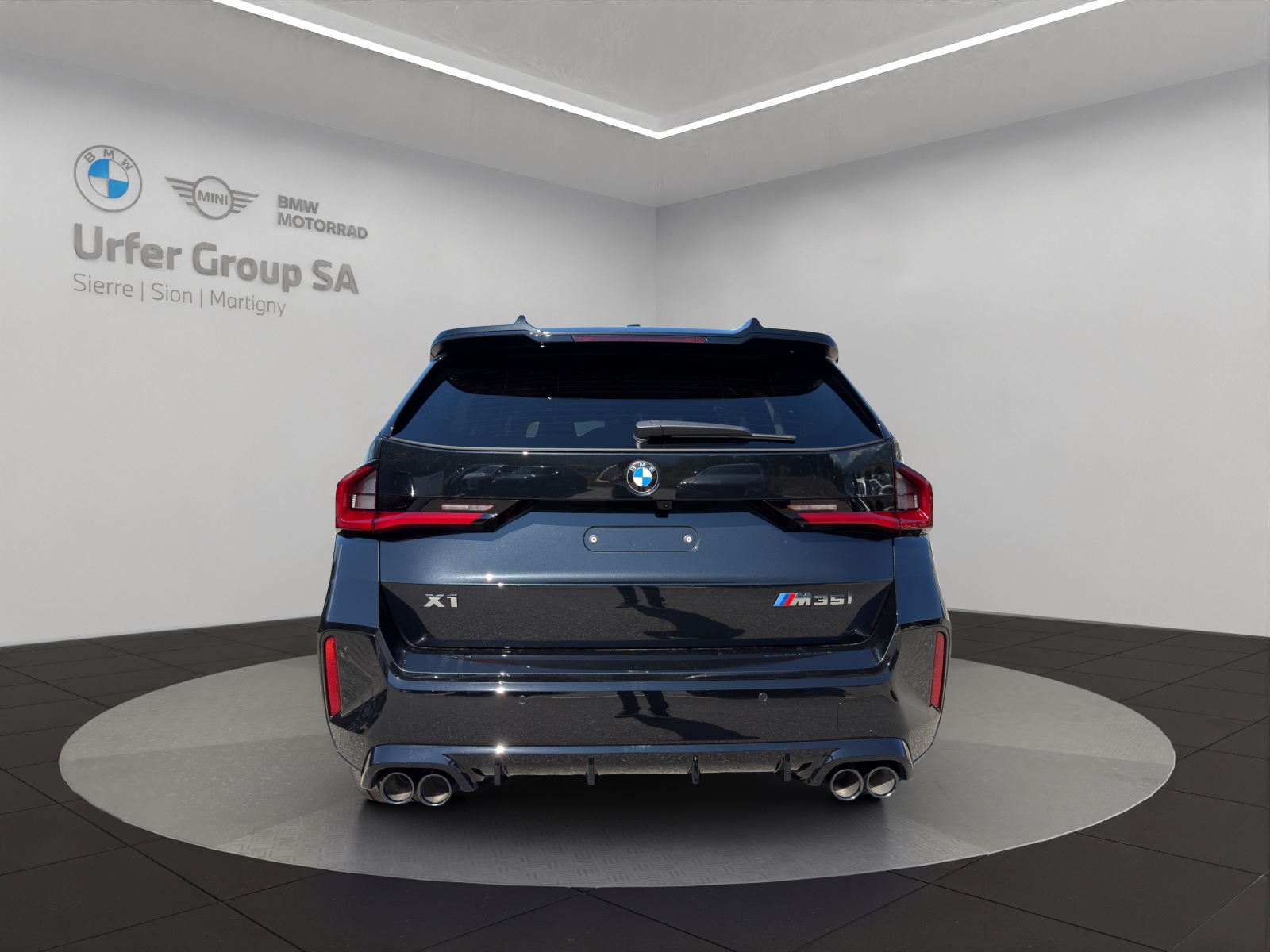 BMW X1 xDrive M35i-showroom-element-3