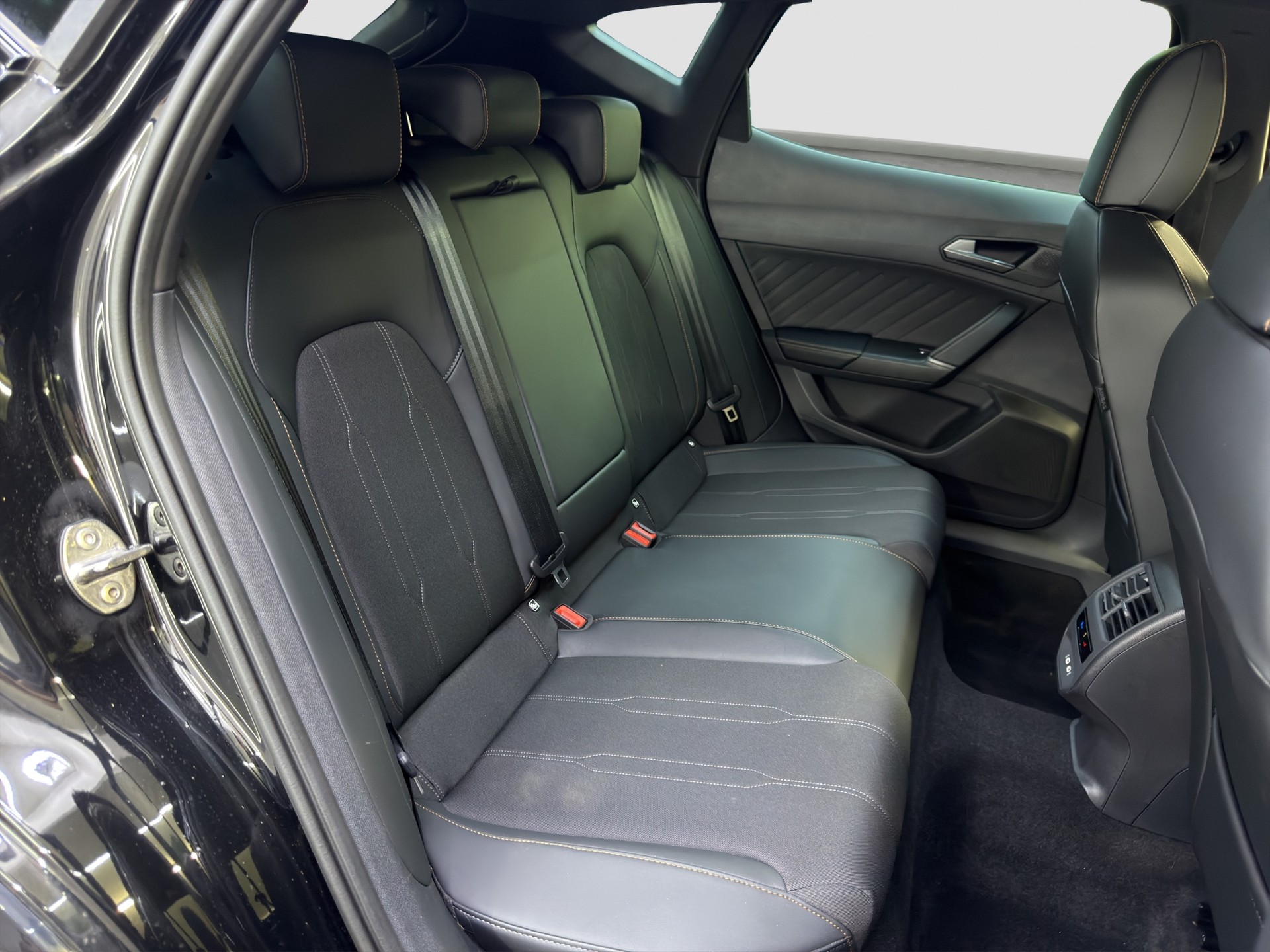 CUPRA Formentor 1.5 TSI DSG-image-13