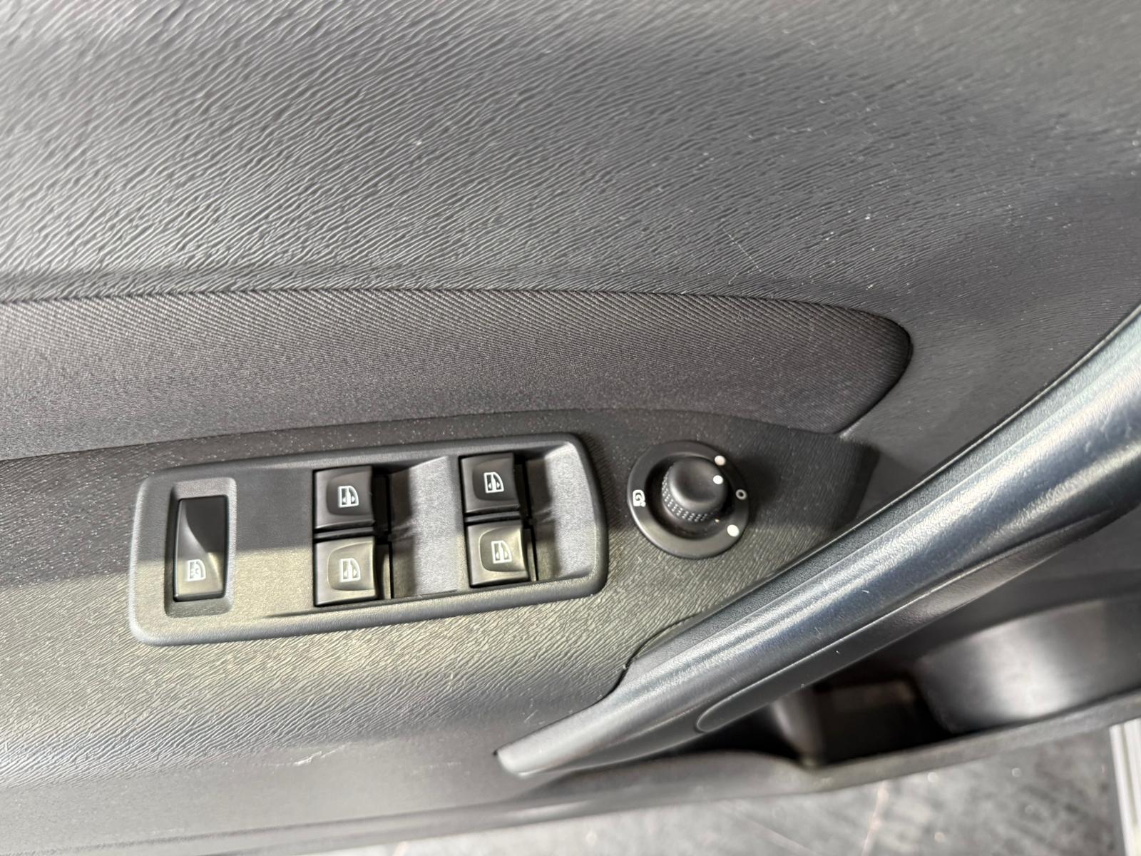 RENAULT Kangoo 1.2 16V Turbo Intens EDC-image-16