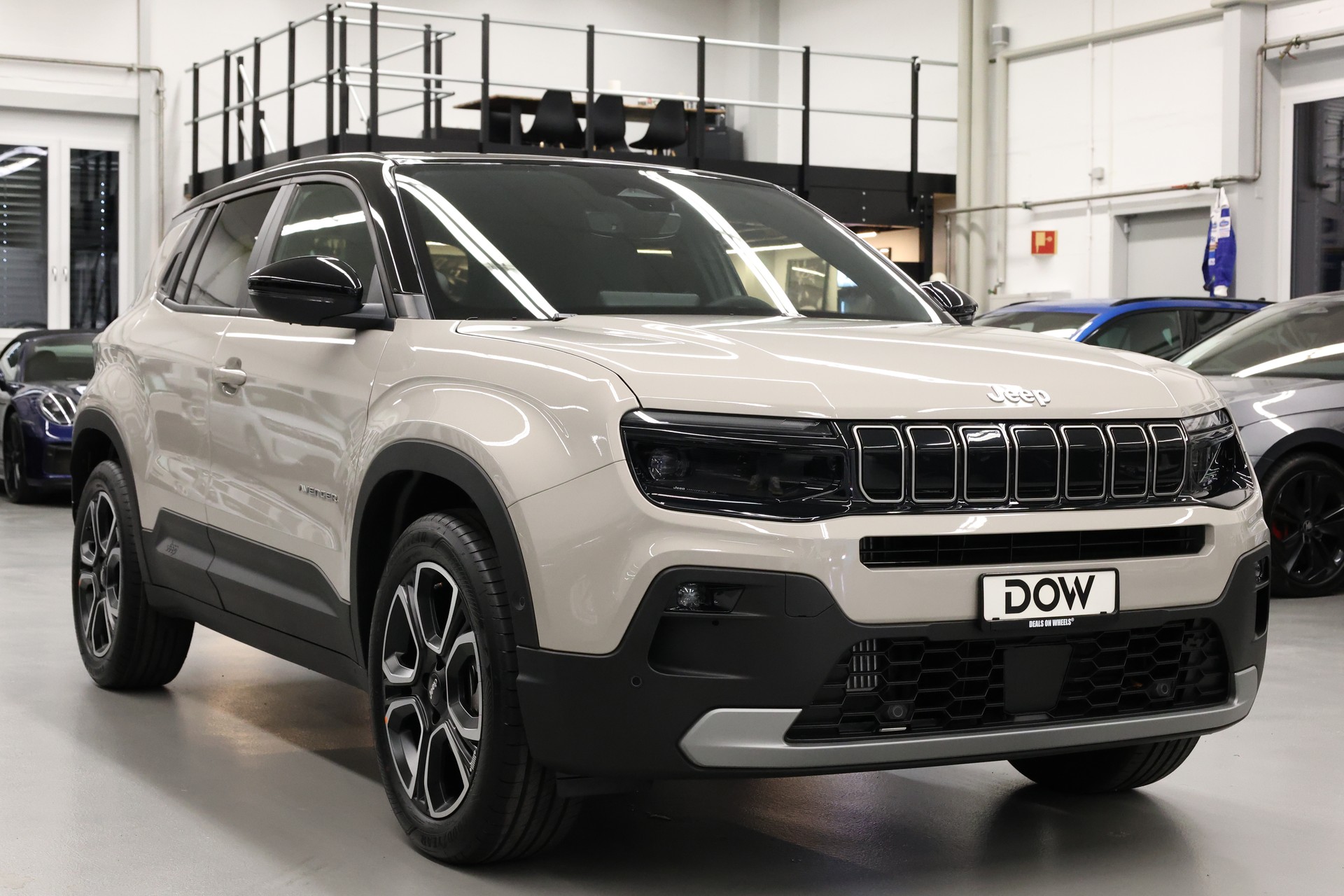 JEEP Avenger 1.2 MHEV Summit-showroom-element-1