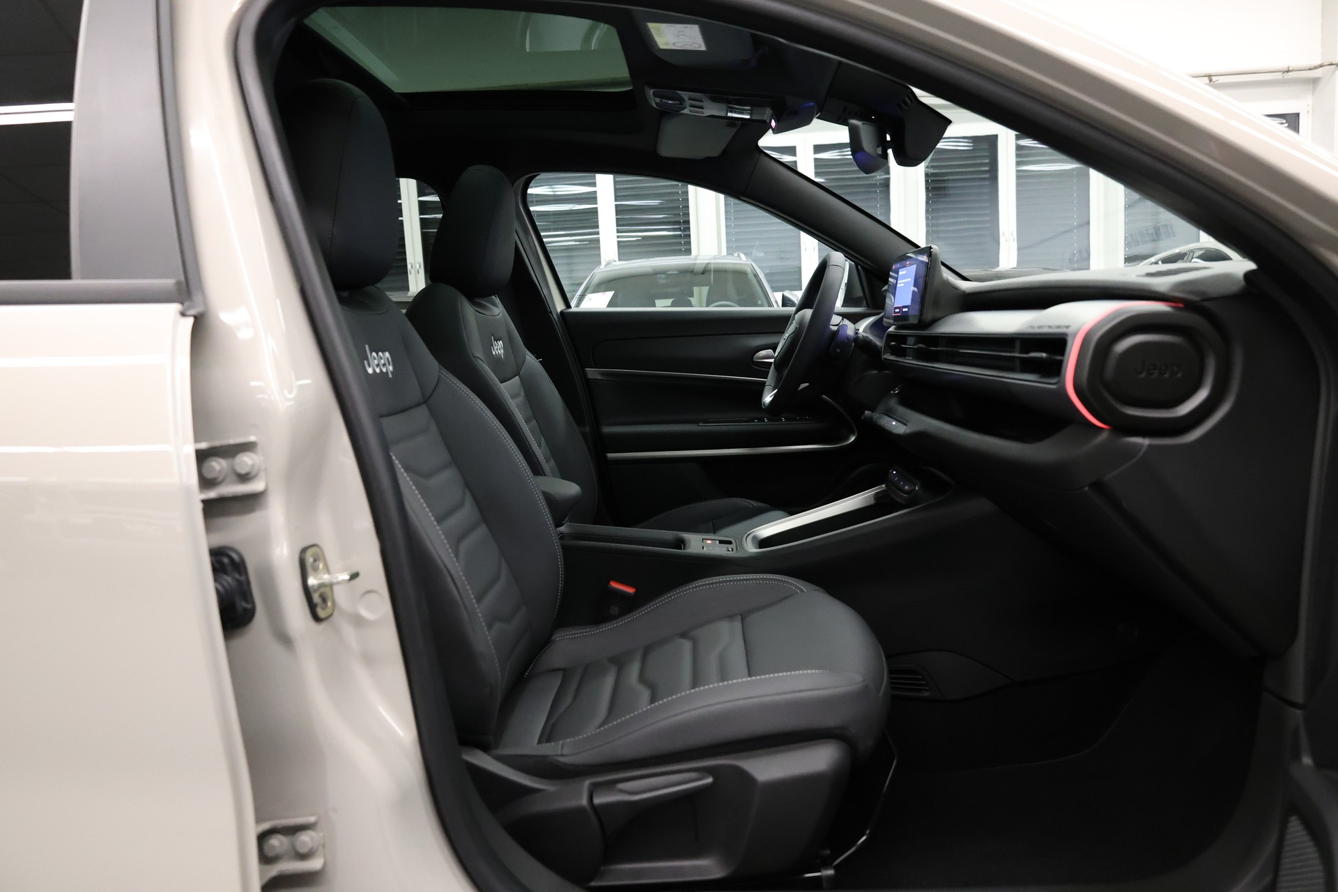 JEEP Avenger 1.2 MHEV Summit-image-18