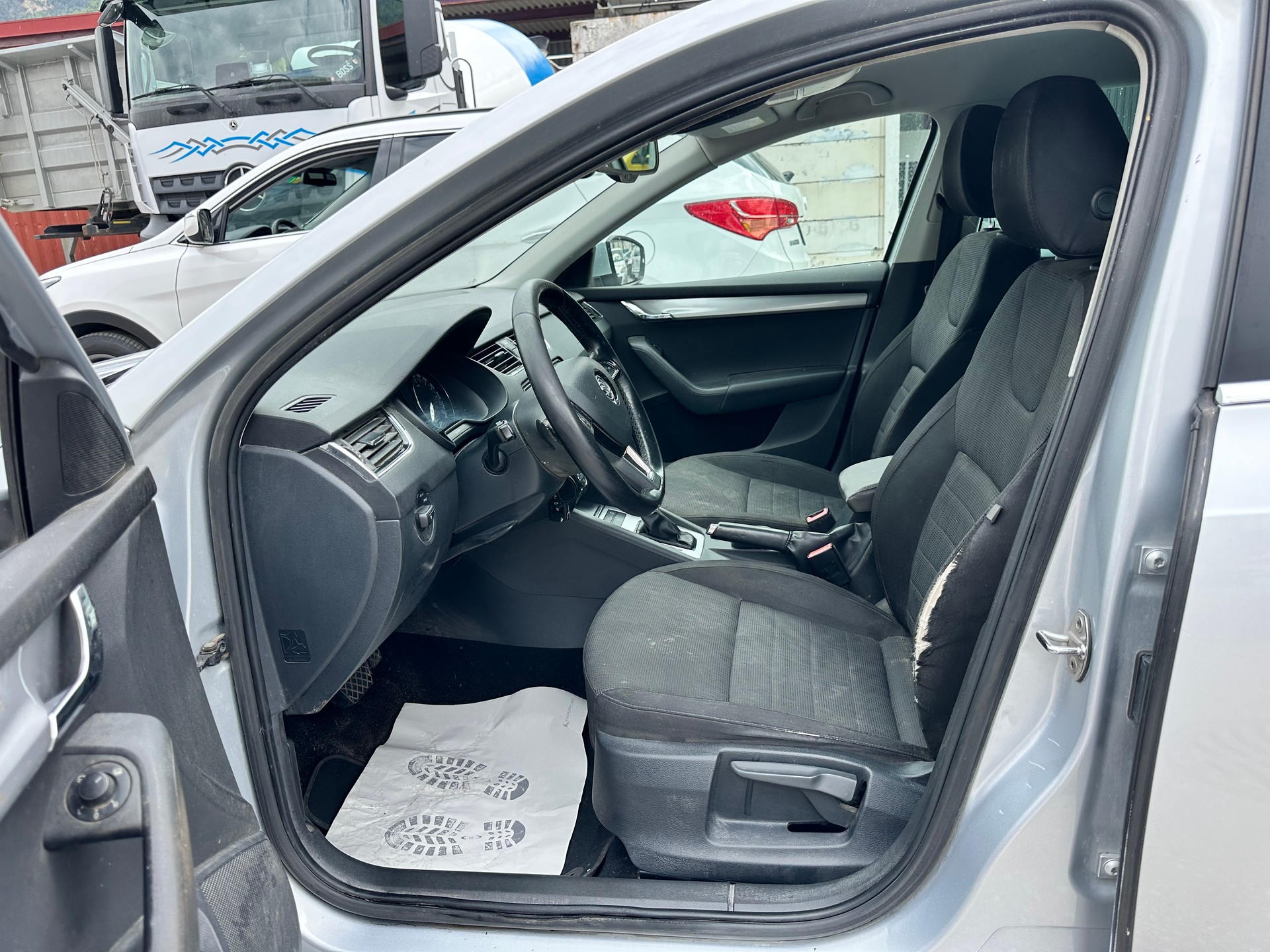 SKODA Octavia Combi 1.8 TSI Ambition 4x4 DSG-image-8