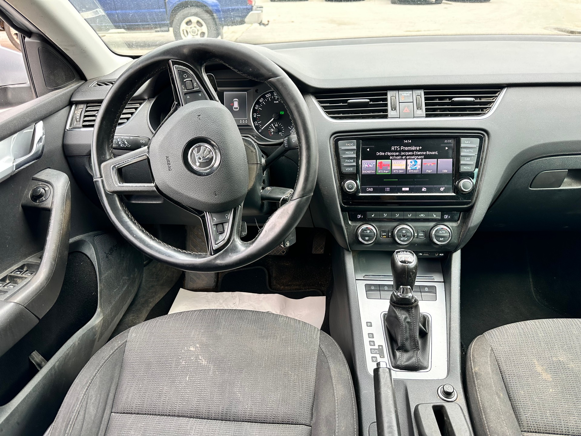 SKODA Octavia Combi 1.8 TSI Ambition 4x4 DSG-image-12