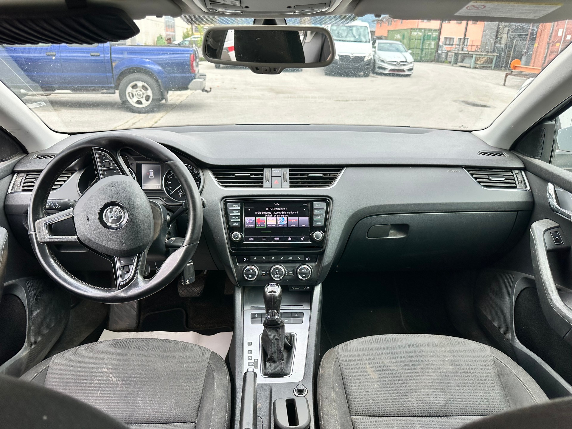 SKODA Octavia Combi 1.8 TSI Ambition 4x4 DSG-image-10
